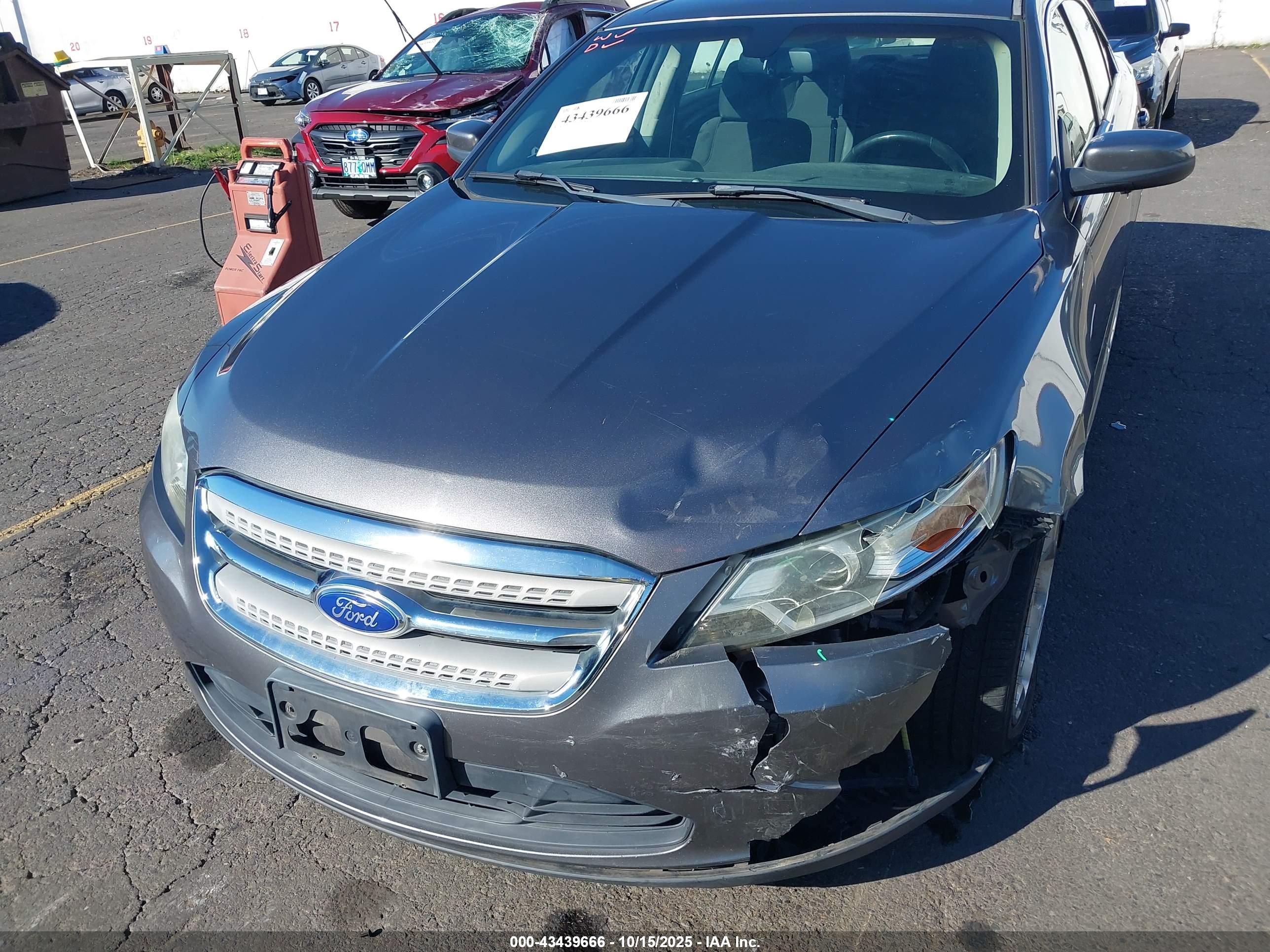 FORD TAURUS image 6
