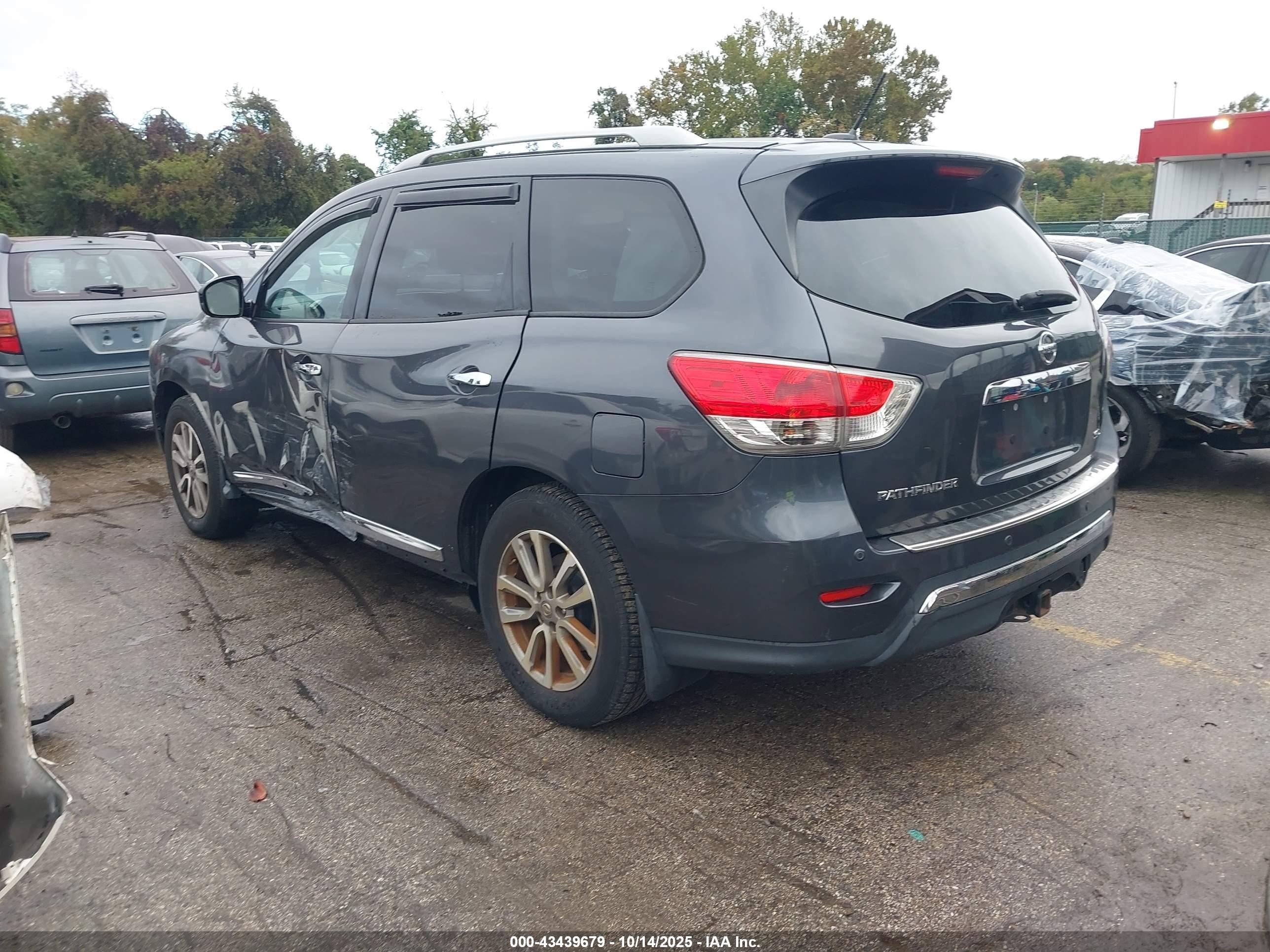 NISSAN PATHFINDER image 3