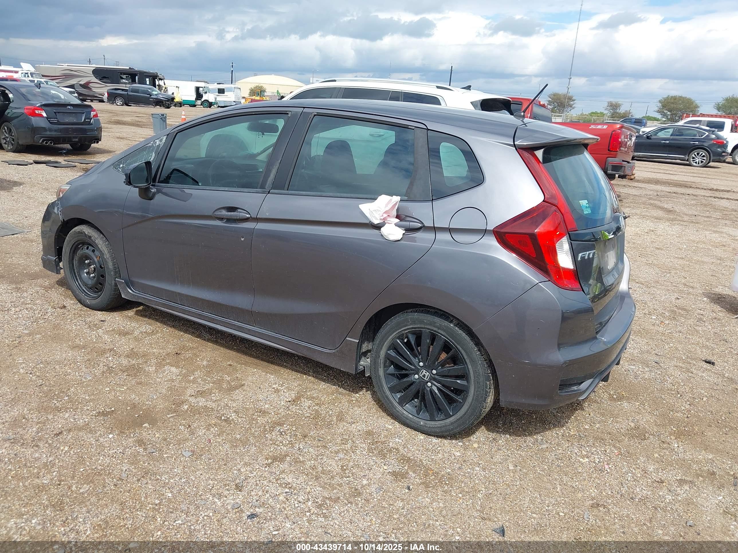 HONDA FIT image 3