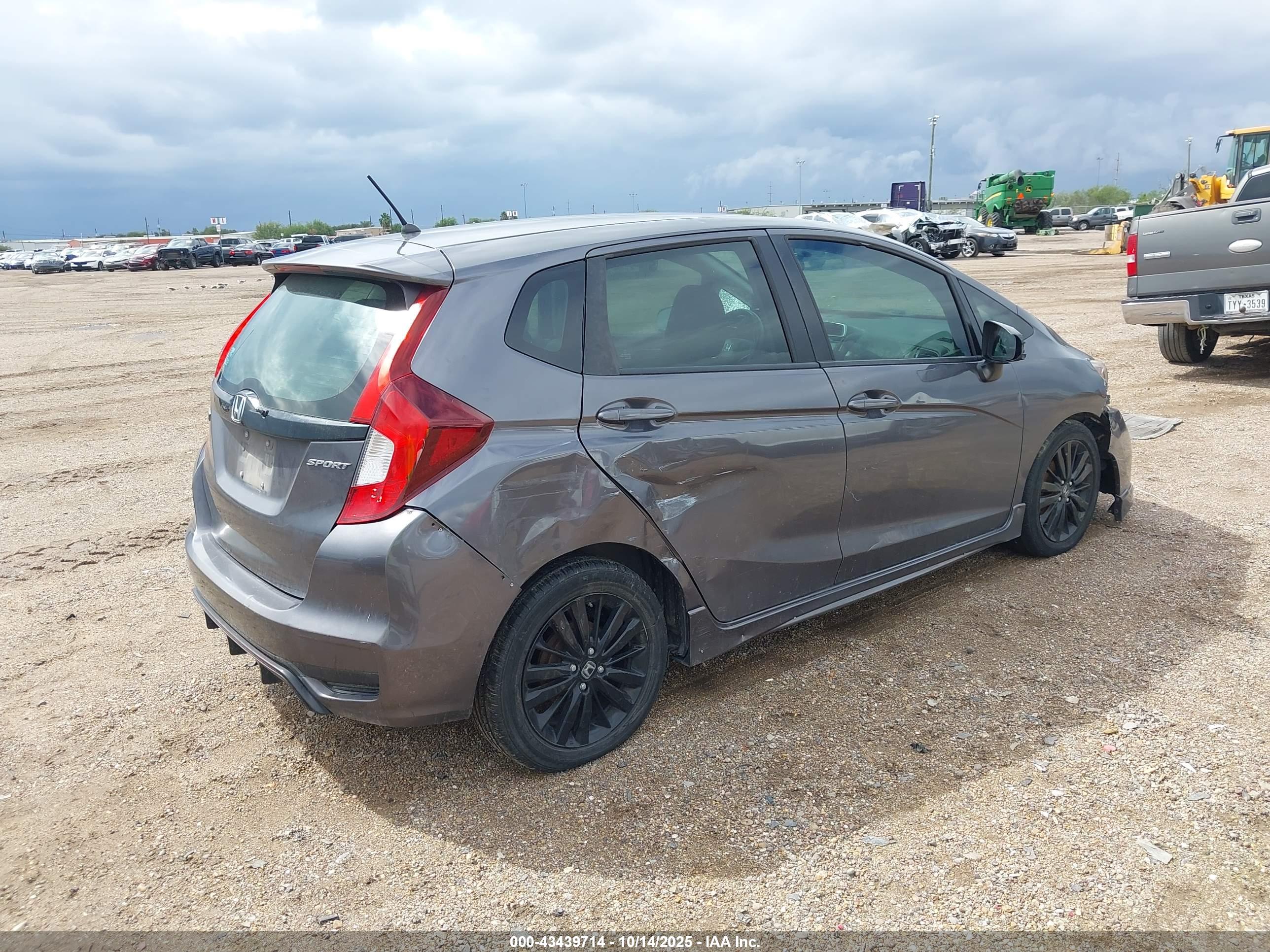 HONDA FIT image 4