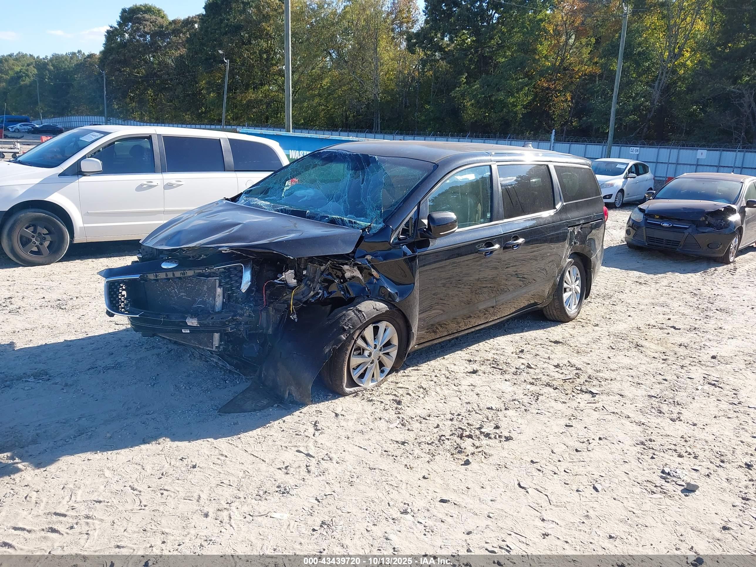 KIA SEDONA image 2