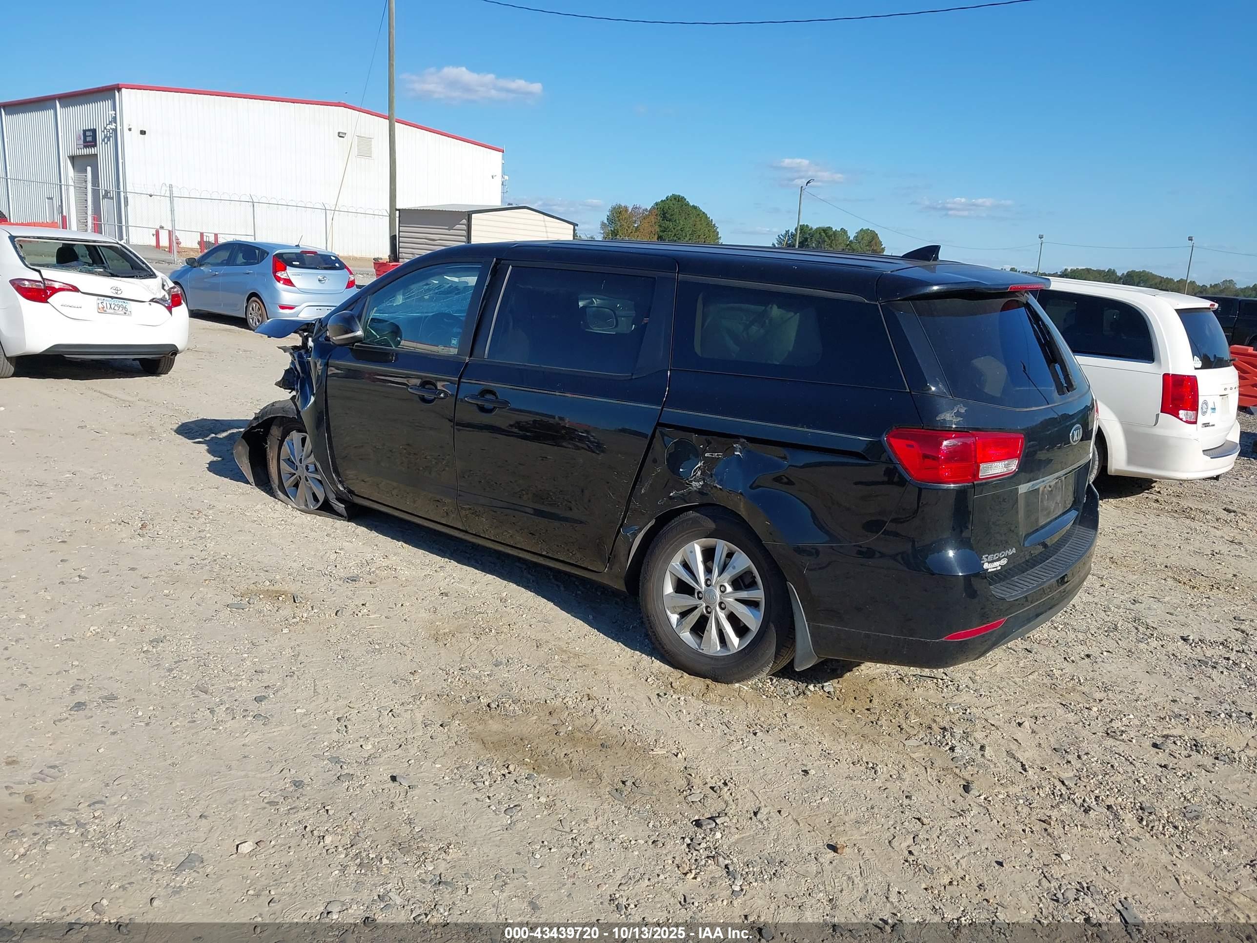 KIA SEDONA image 3