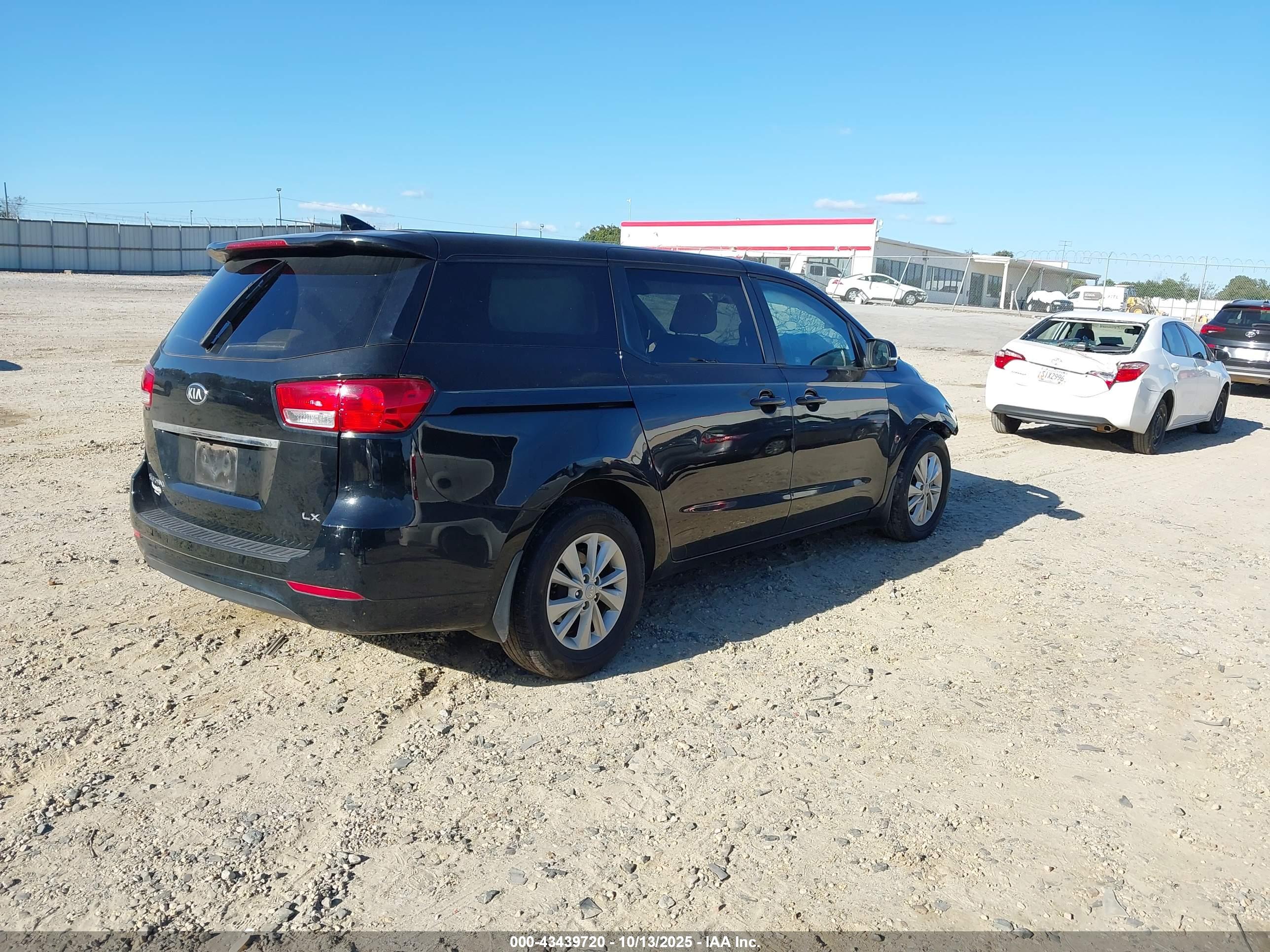 KIA SEDONA image 4