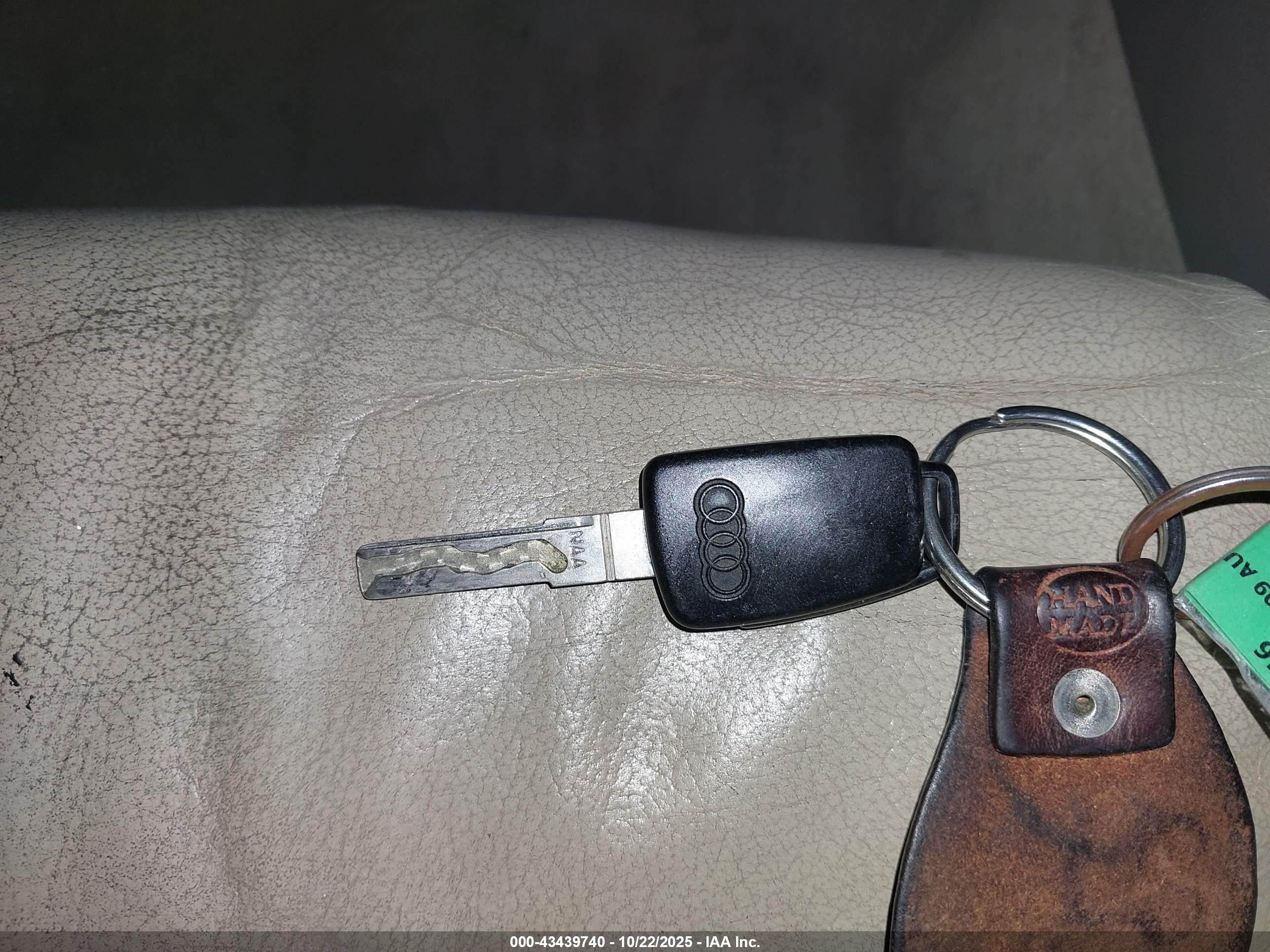 AUDI A4 image 11