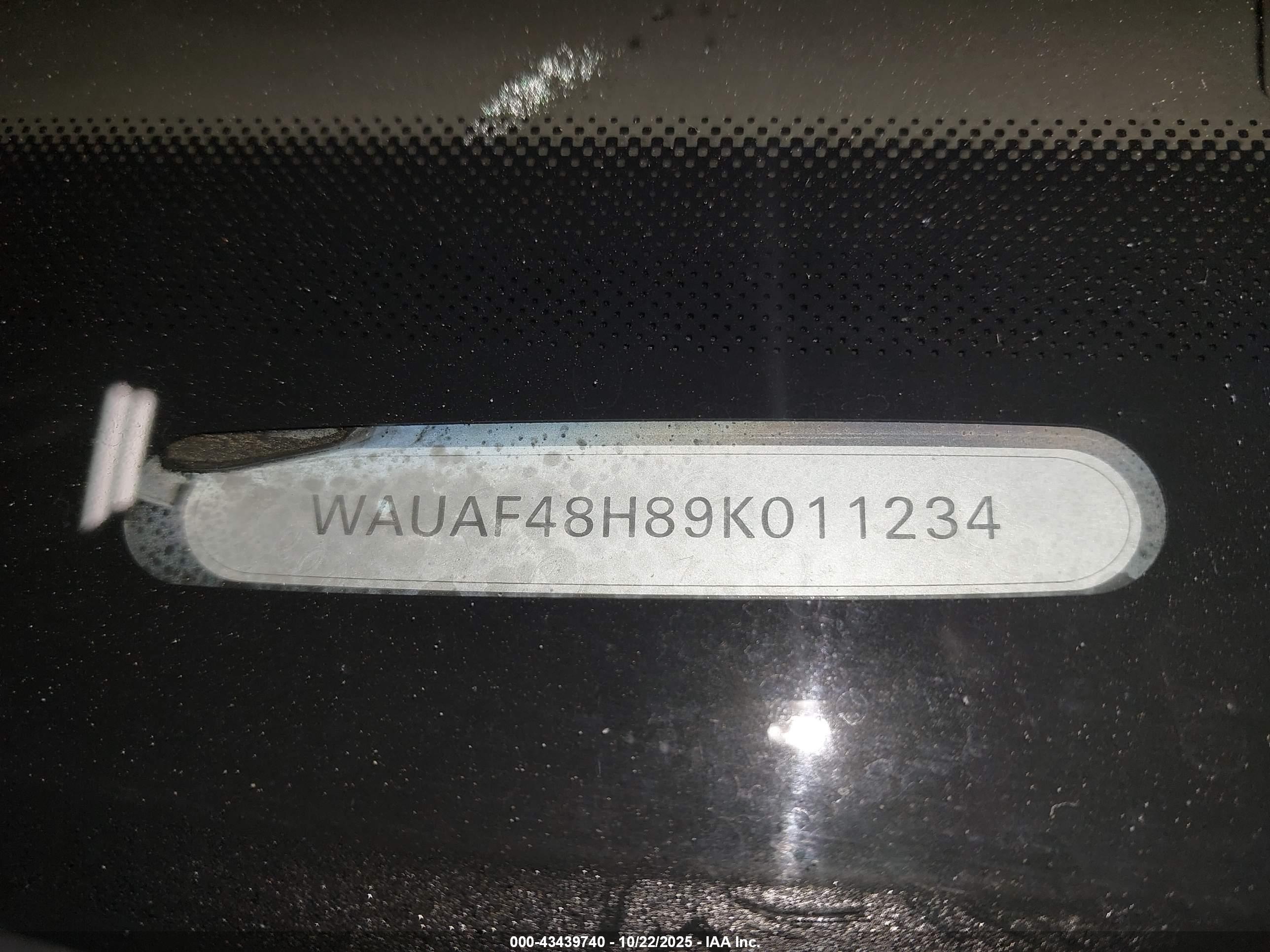AUDI A4 image 9