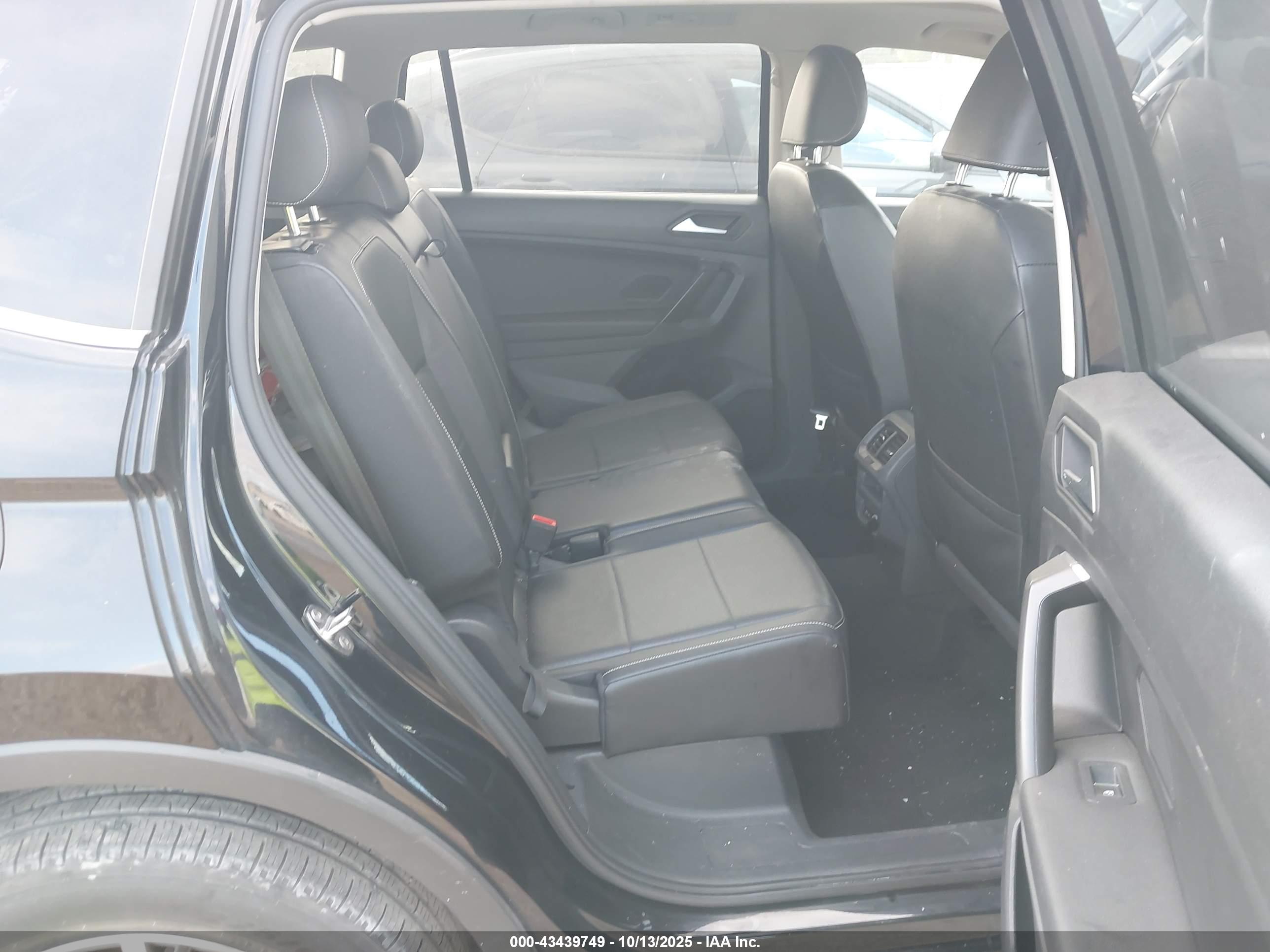 VOLKSWAGEN TIGUAN image 8