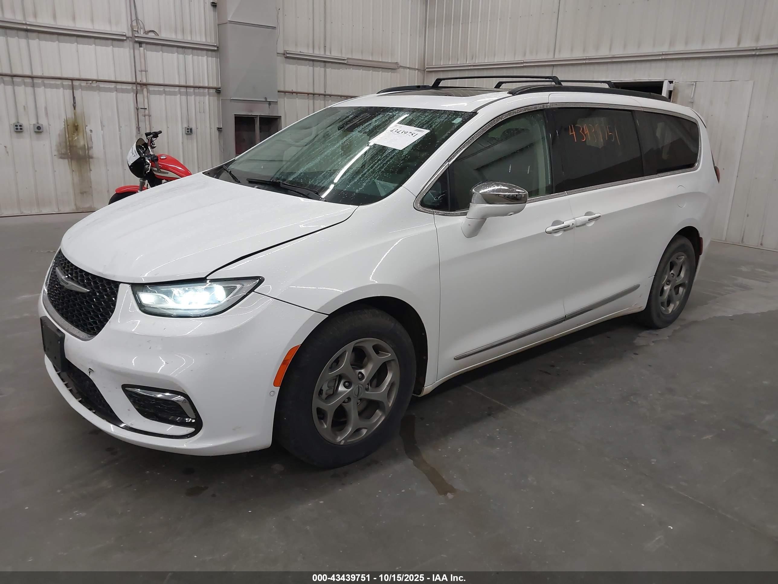 CHRYSLER PACIFICA image 2