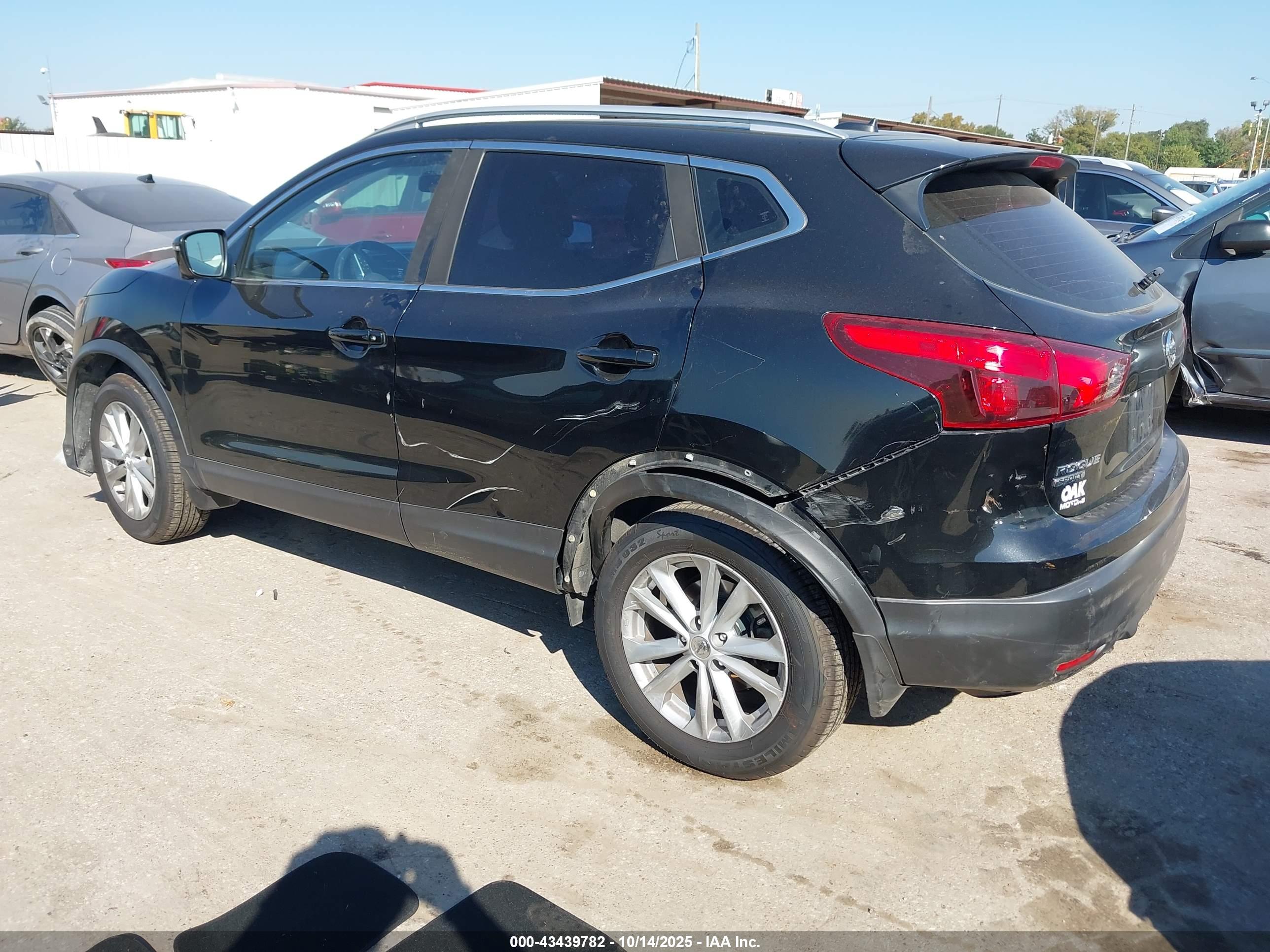 NISSAN ROGUE image 3