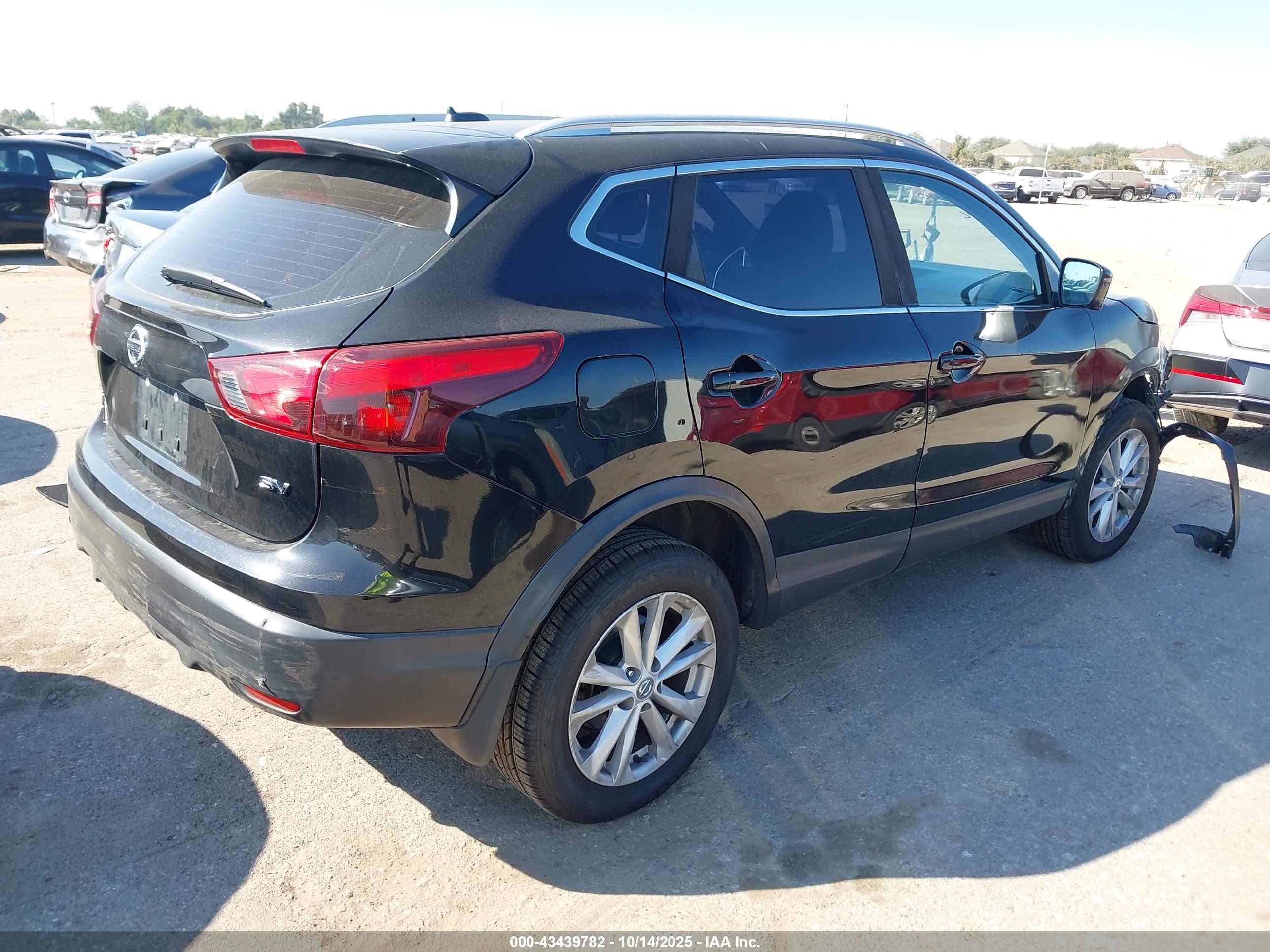 NISSAN ROGUE image 4