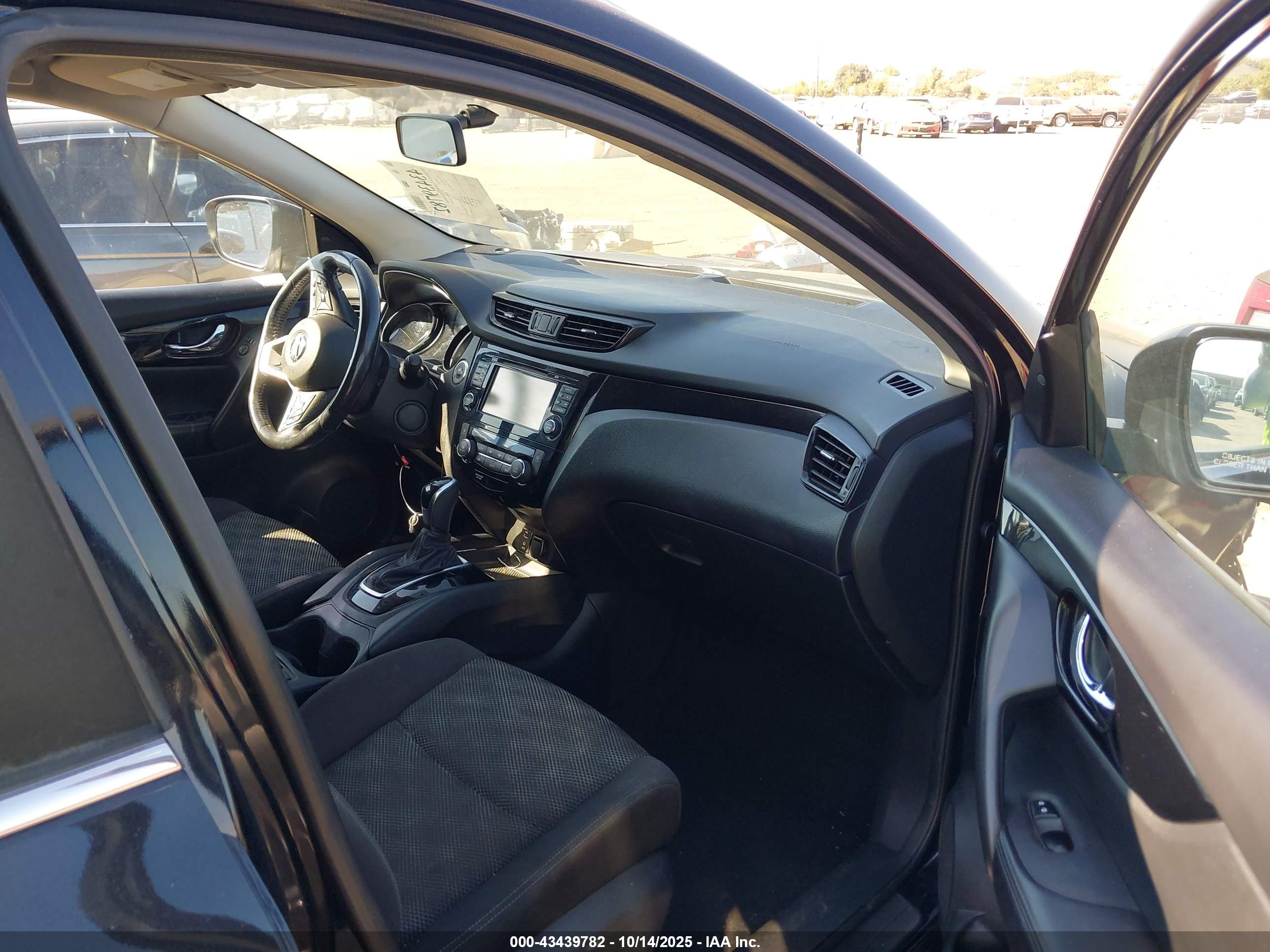 NISSAN ROGUE image 5