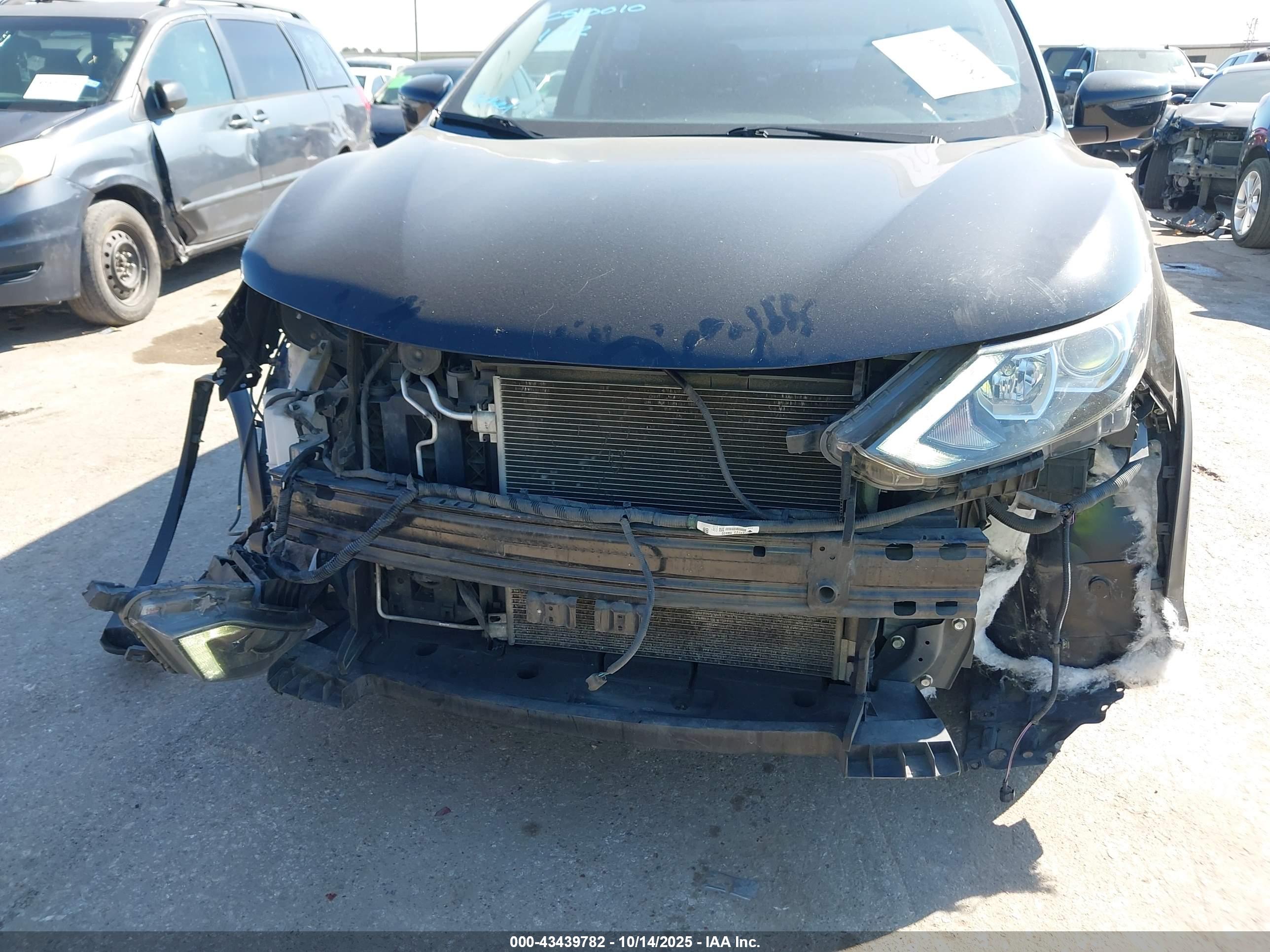 NISSAN ROGUE image 6
