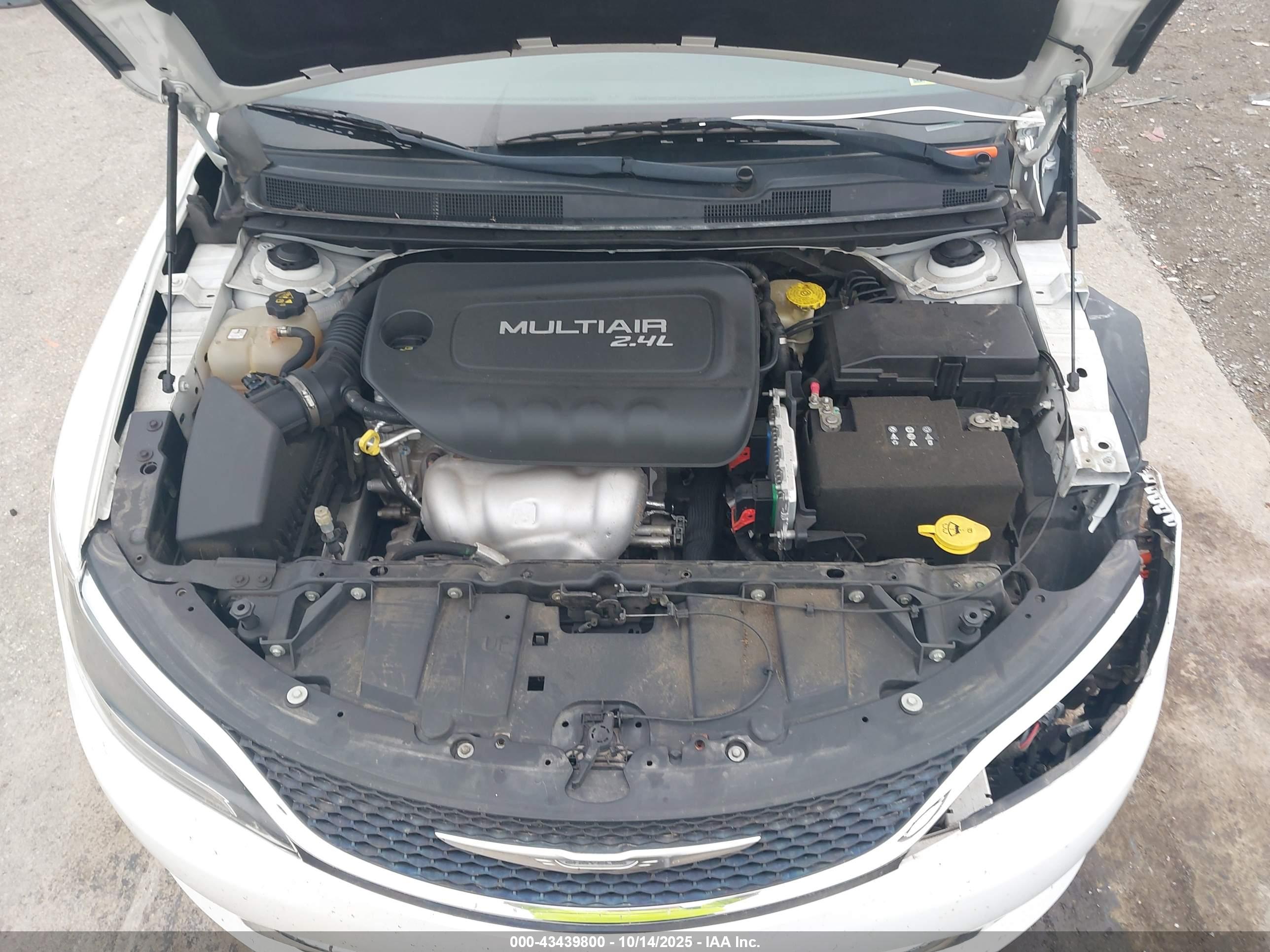 CHRYSLER 200 image 10