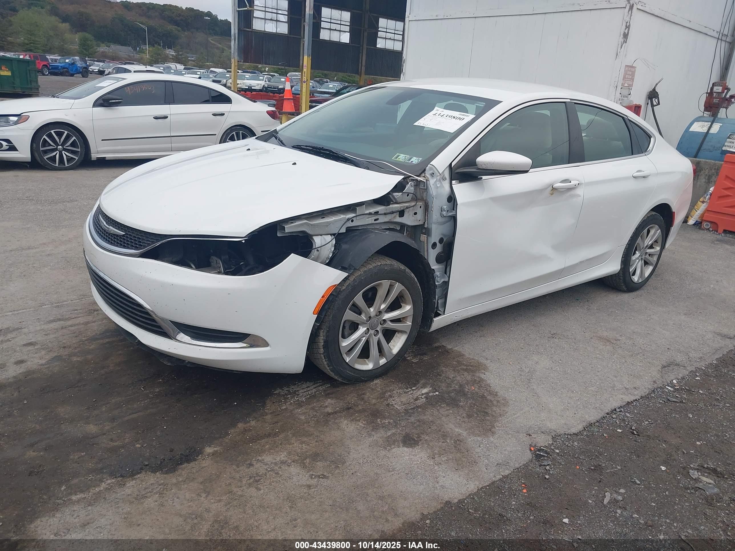 CHRYSLER 200 image 2