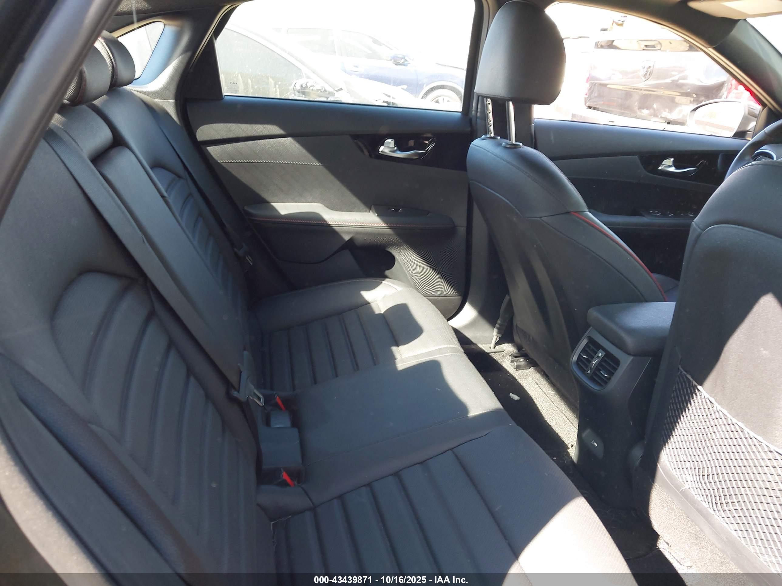 KIA FORTE image 8