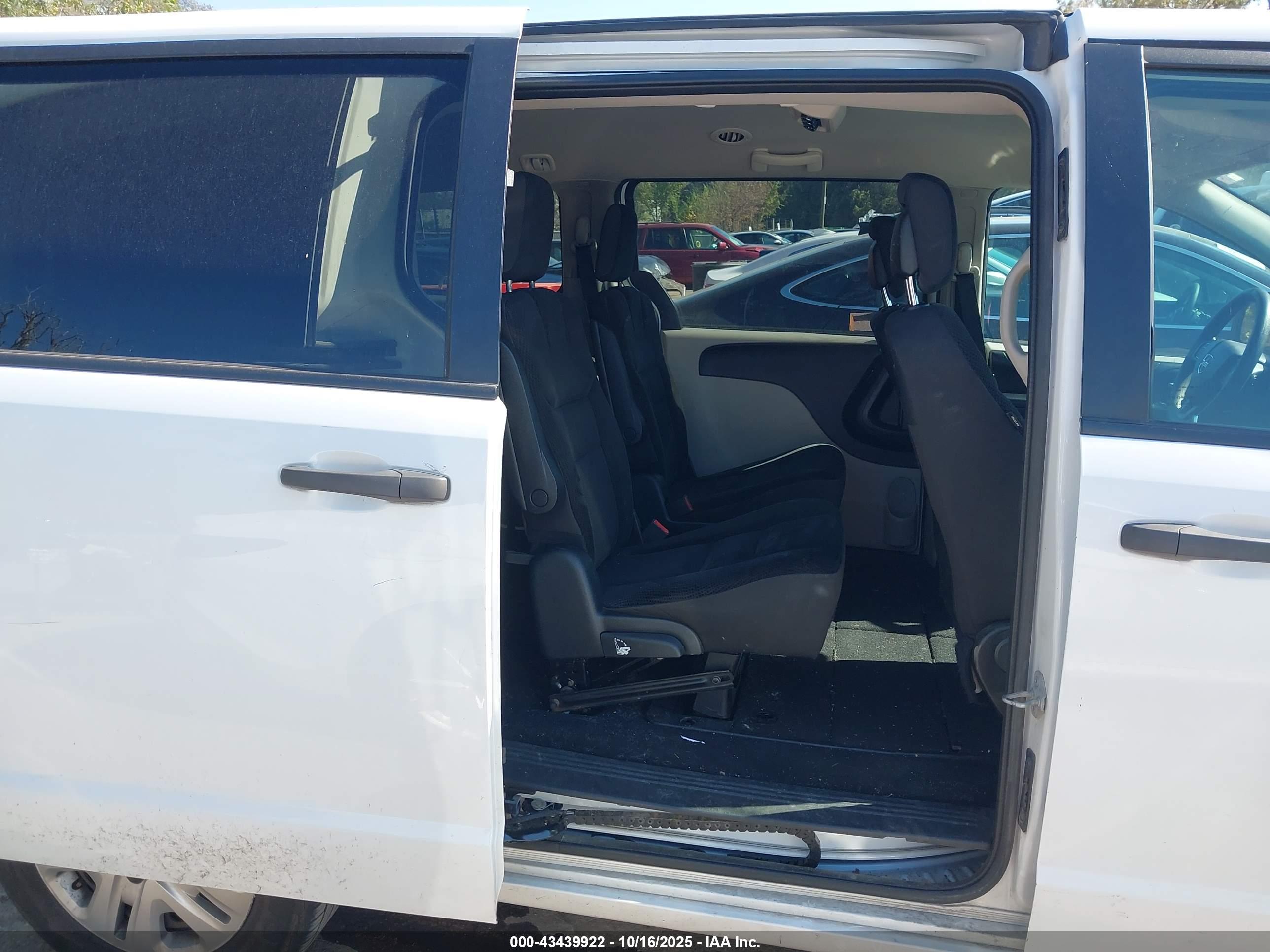 DODGE GRAND image 8