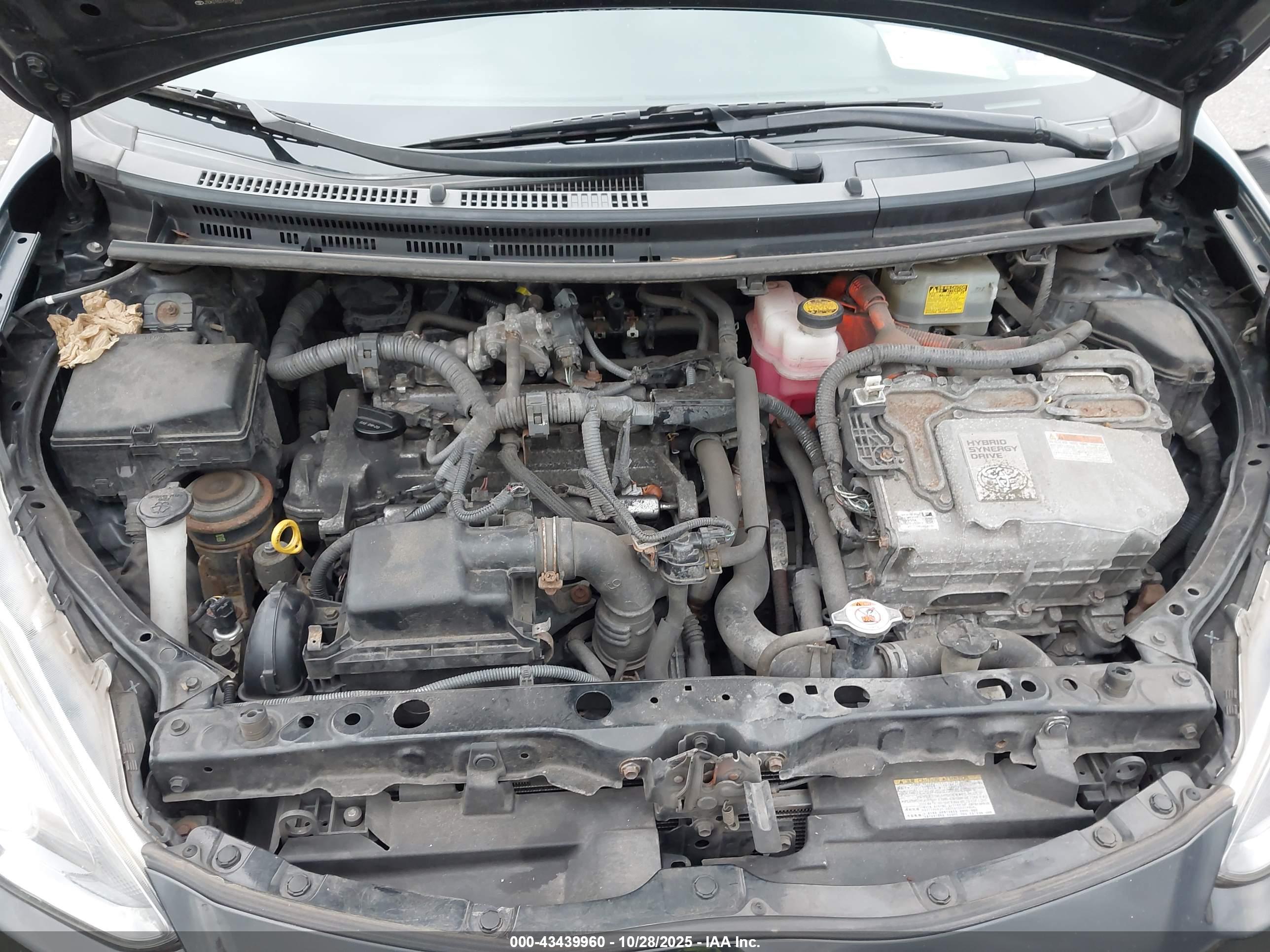 TOYOTA PRIUS image 10