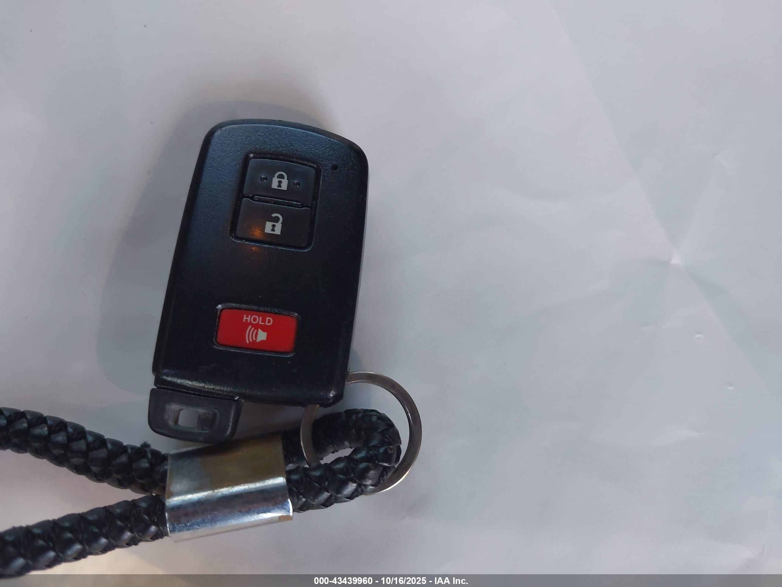 TOYOTA PRIUS image 11