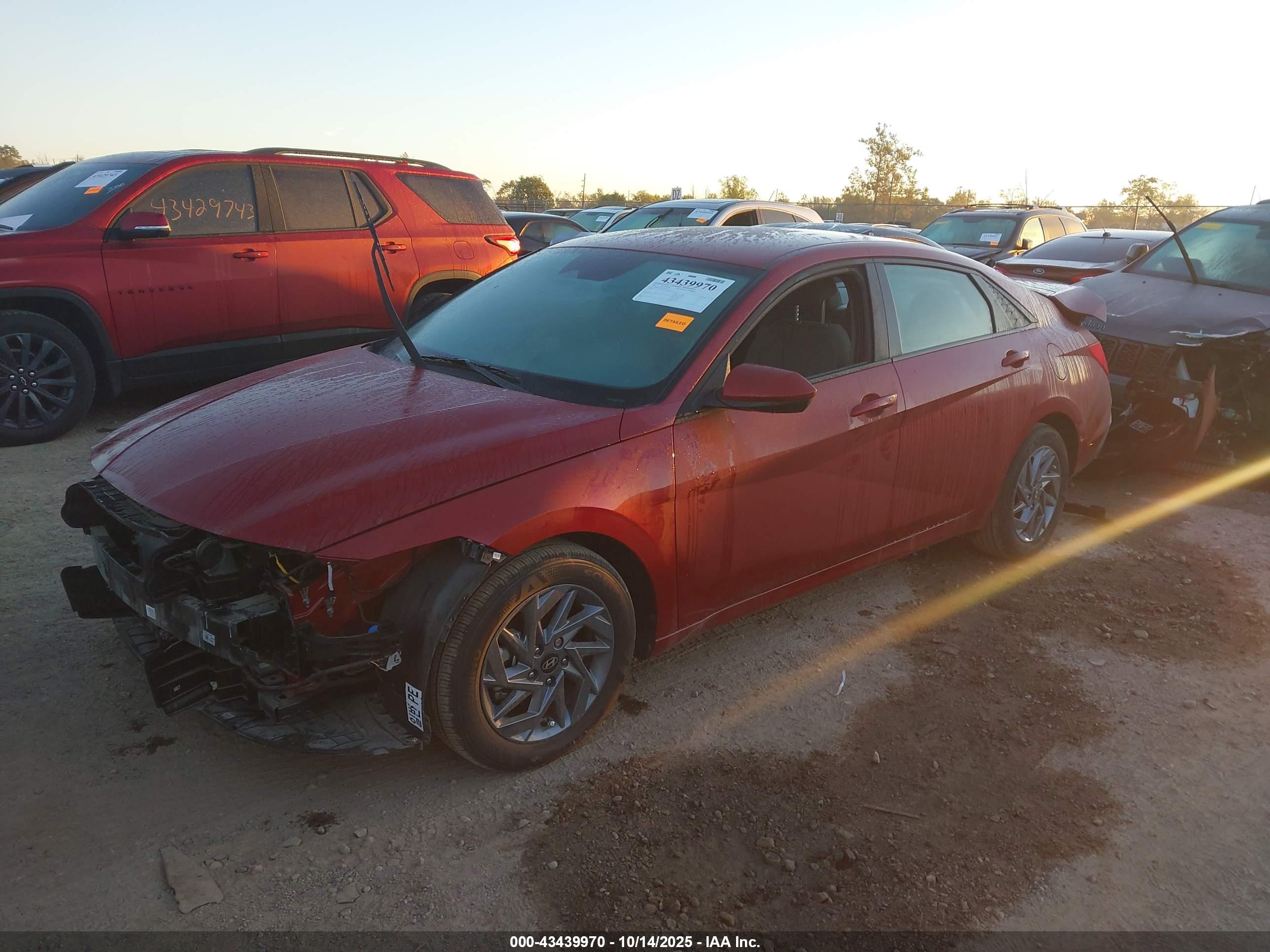 HYUNDAI ELANTRA image 2