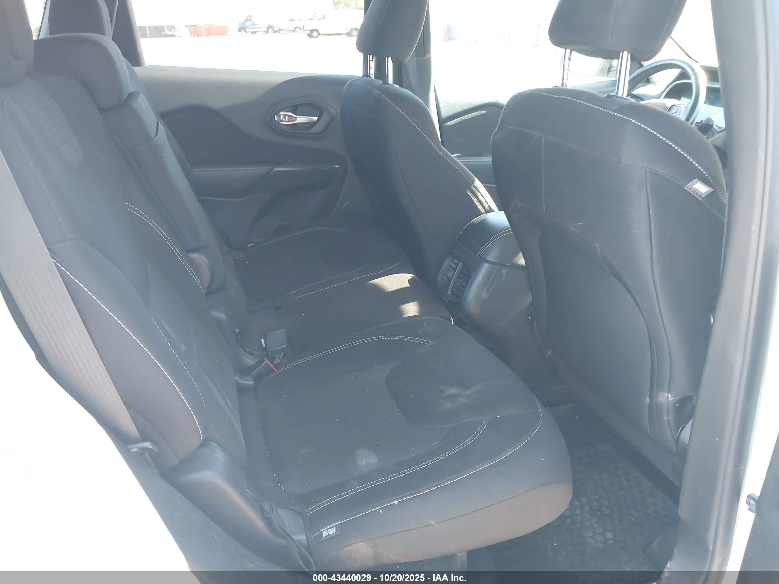 JEEP CHEROKEE image 8
