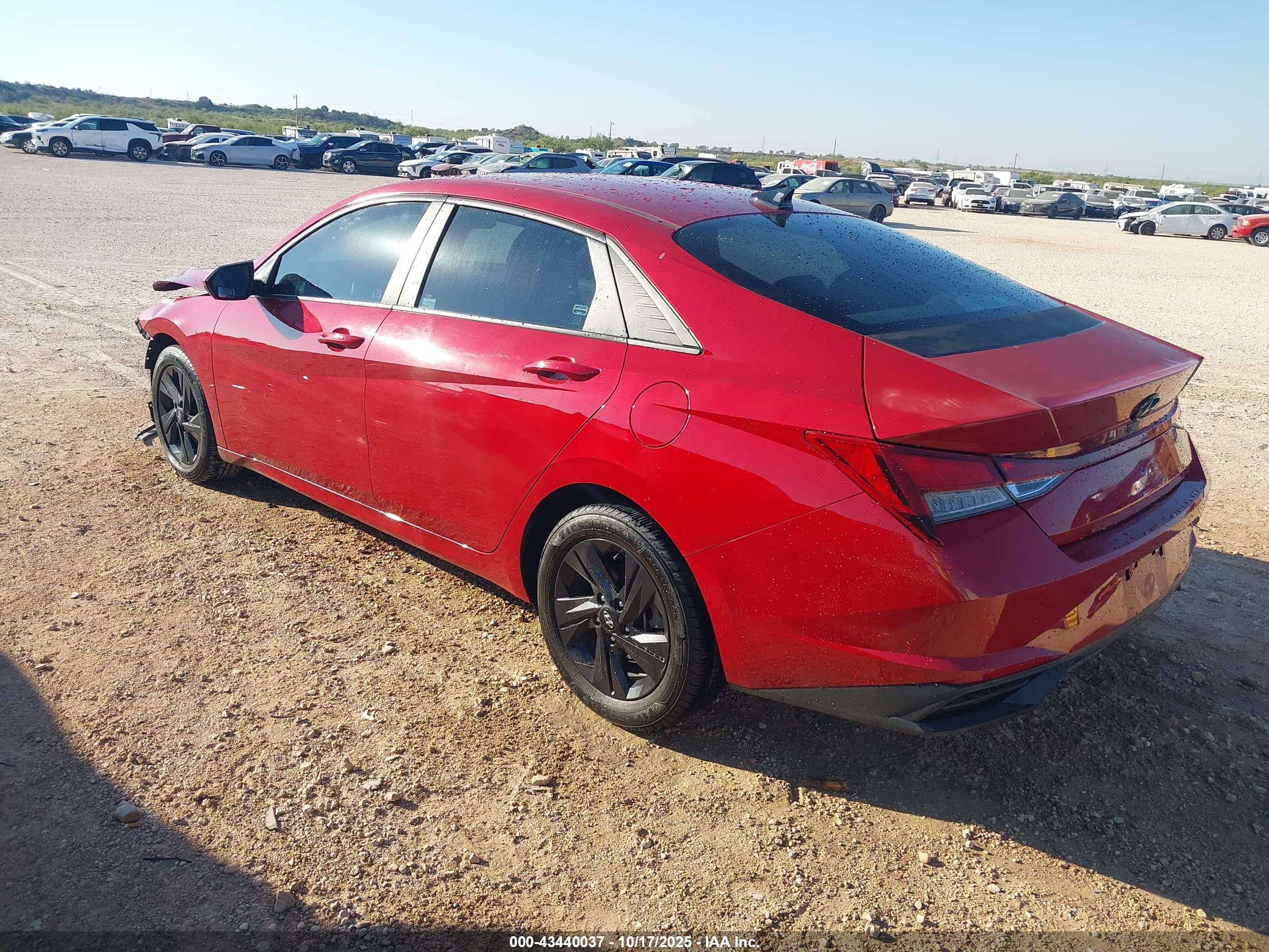 HYUNDAI ELANTRA image 3