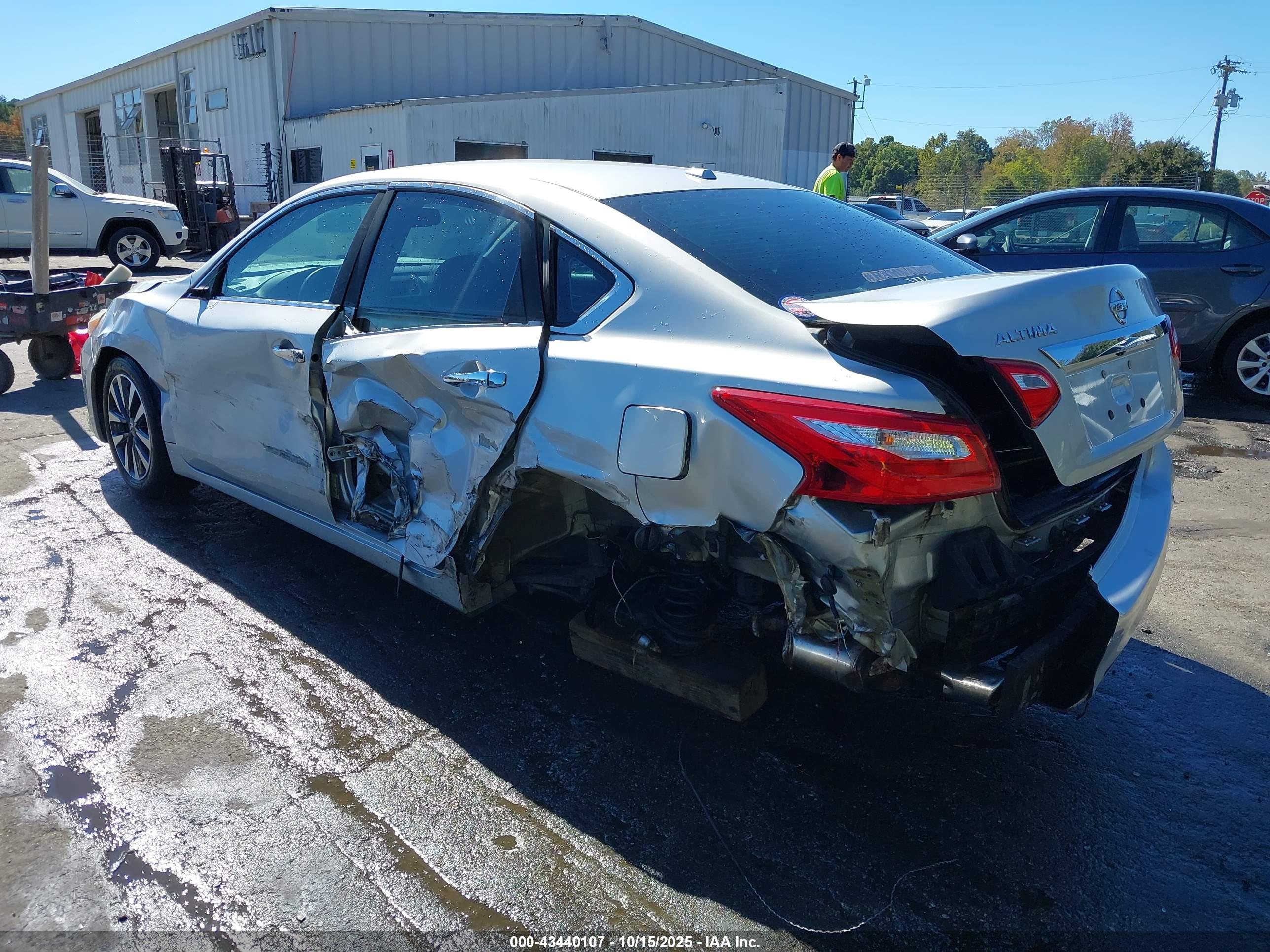 NISSAN ALTIMA image 3