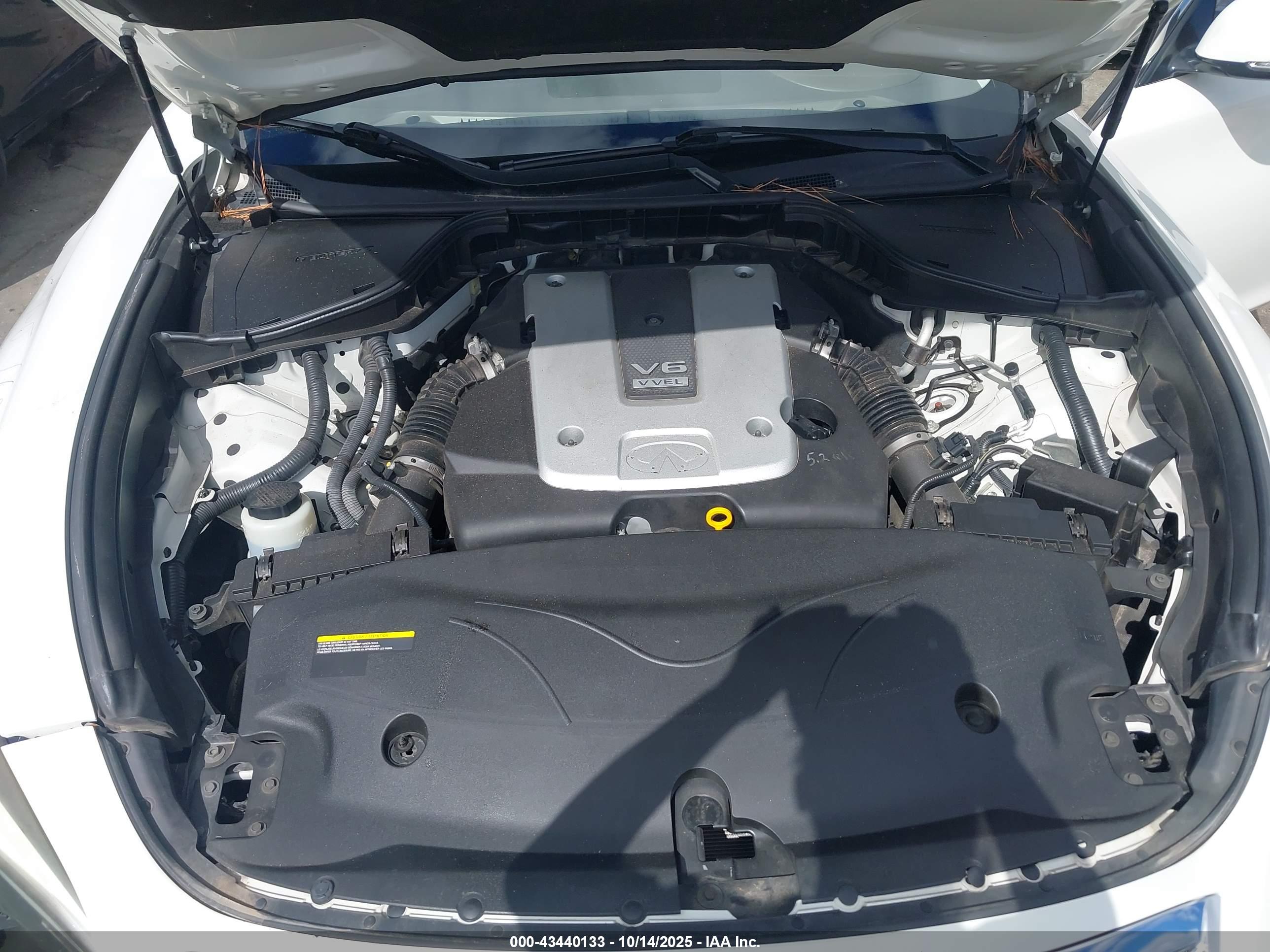 INFINITI Q70 image 10