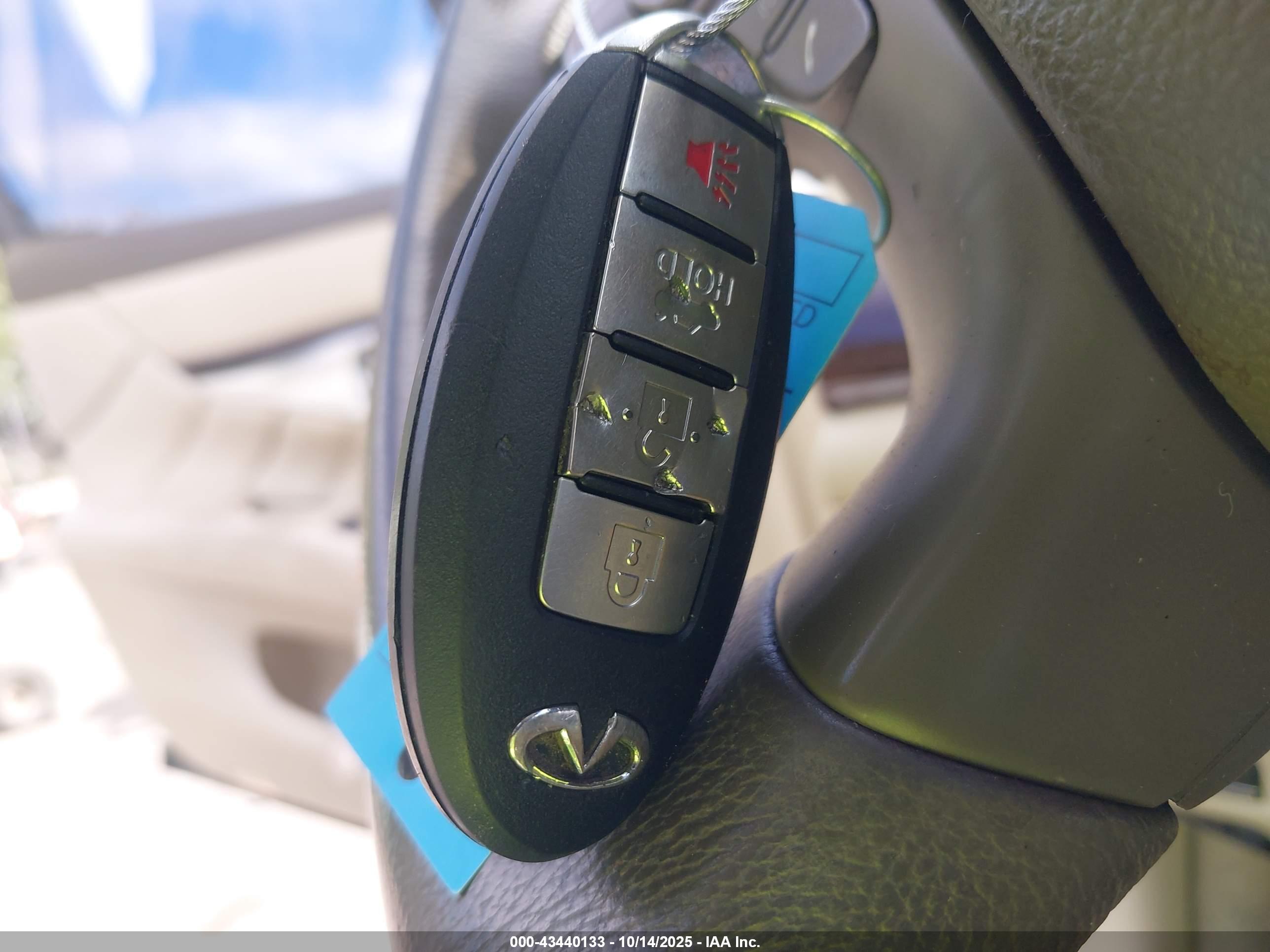 INFINITI Q70 image 11