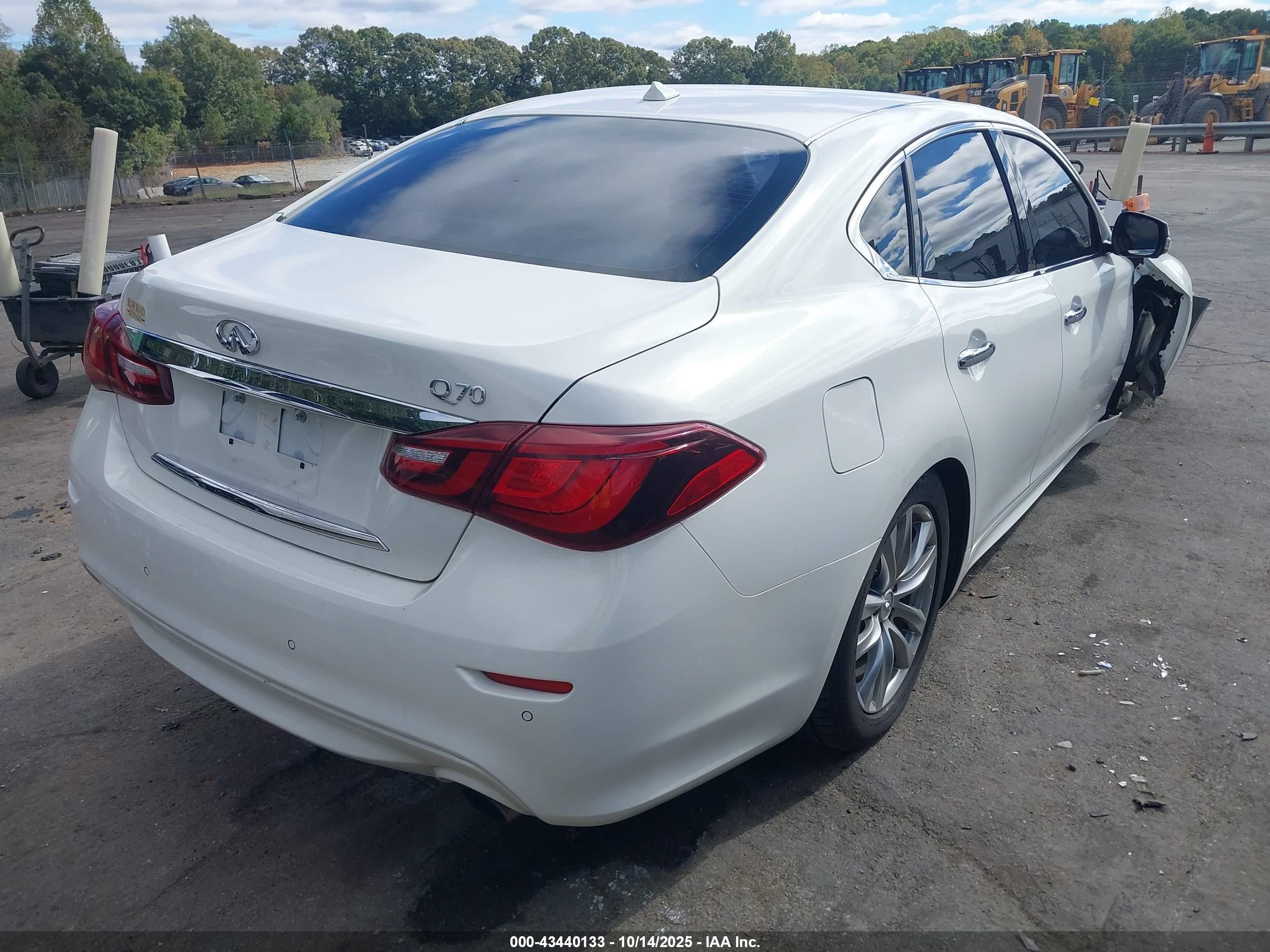 INFINITI Q70 image 4