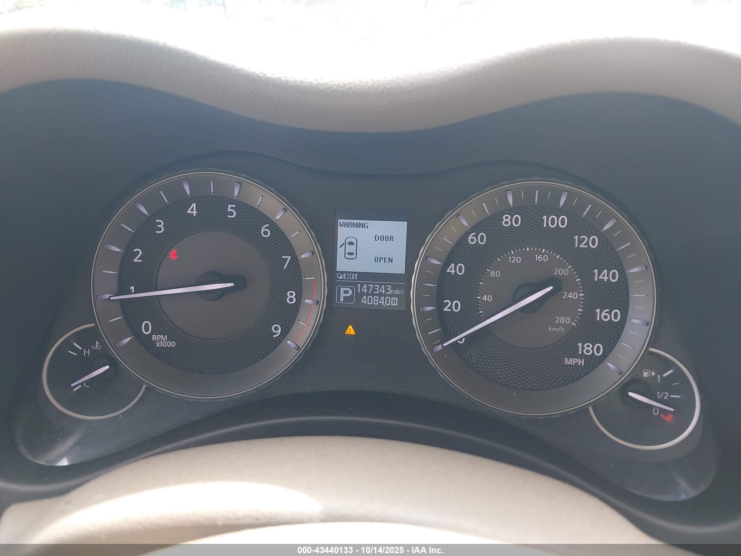 INFINITI Q70 image 7