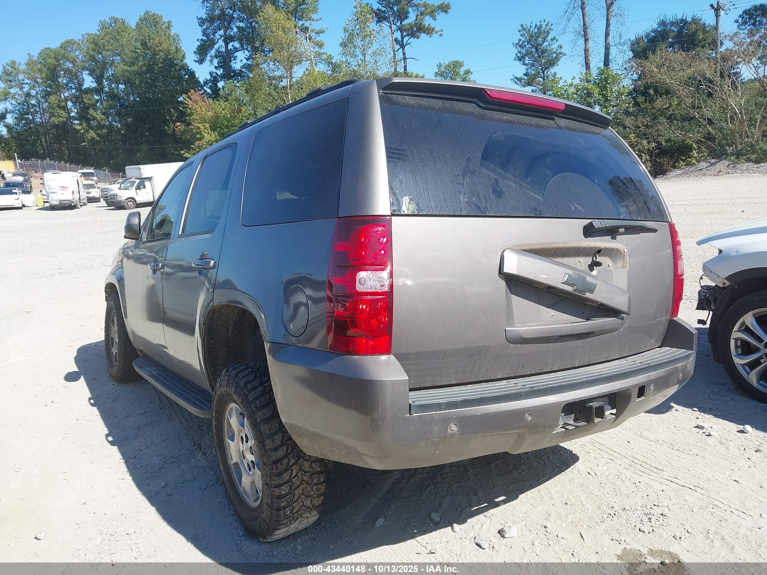 CHEVROLET TAHOE image 3