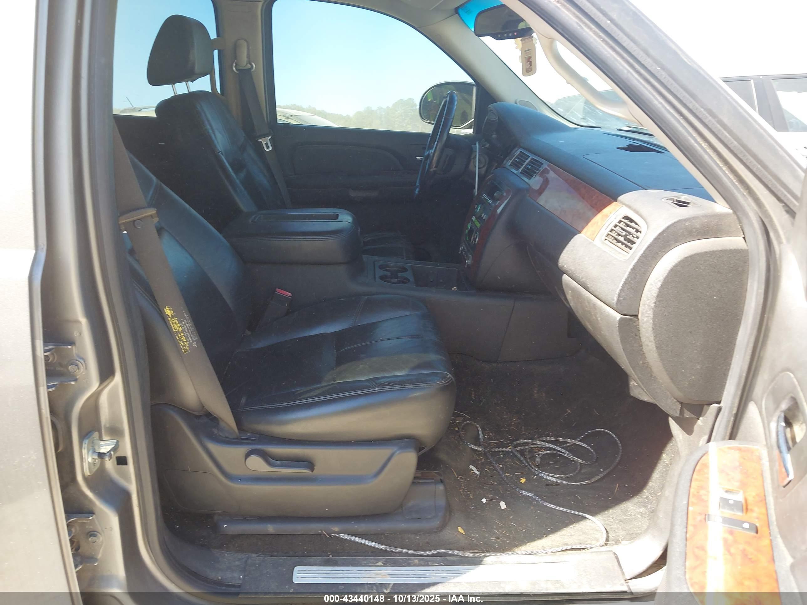 CHEVROLET TAHOE image 5