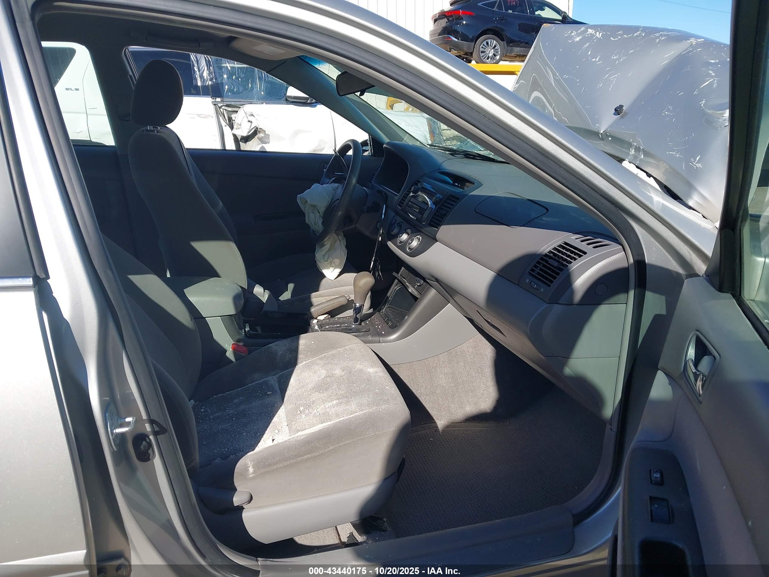 TOYOTA CAMRY image 5