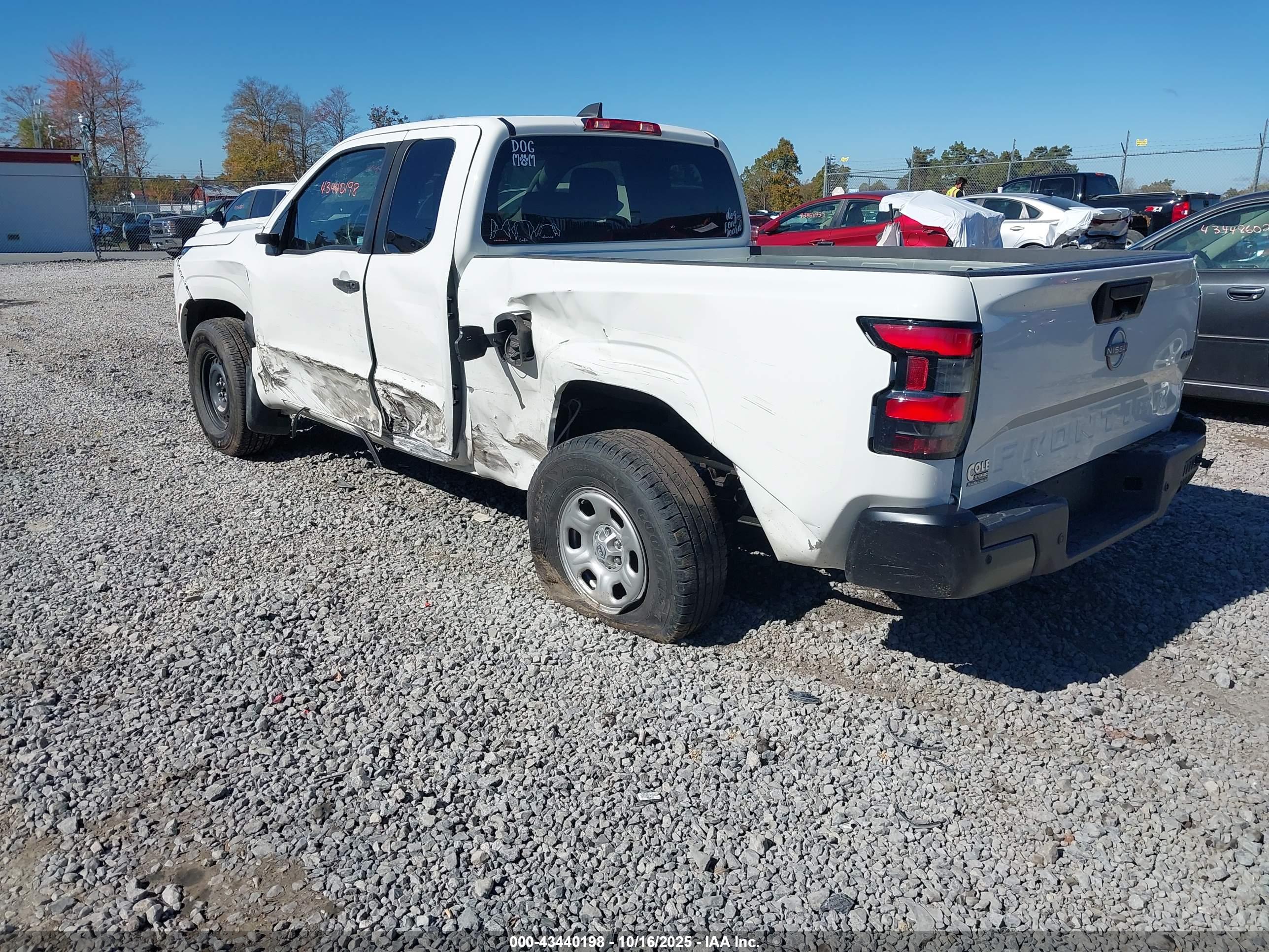 NISSAN FRONTIER image 3