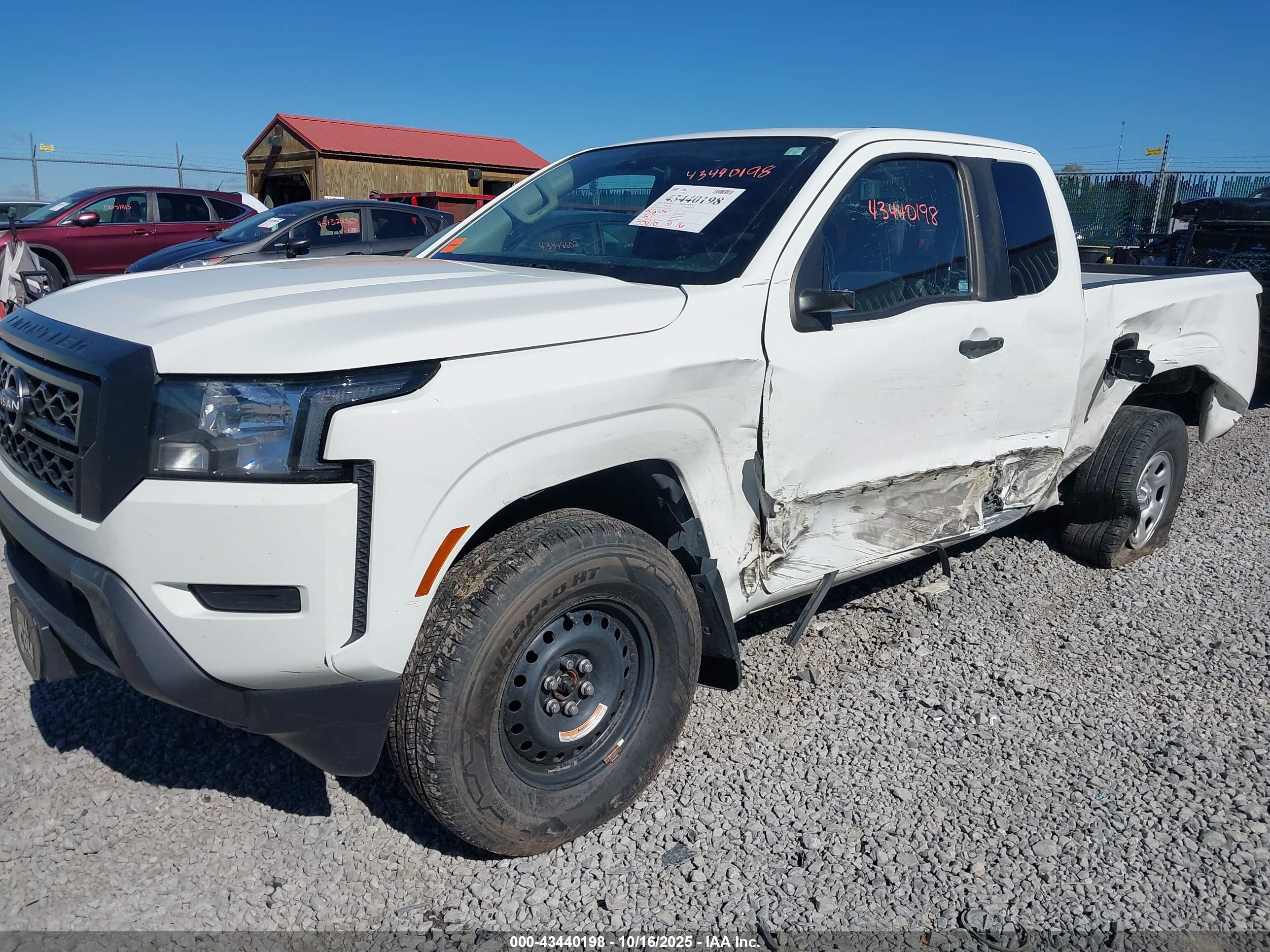 NISSAN FRONTIER image 6