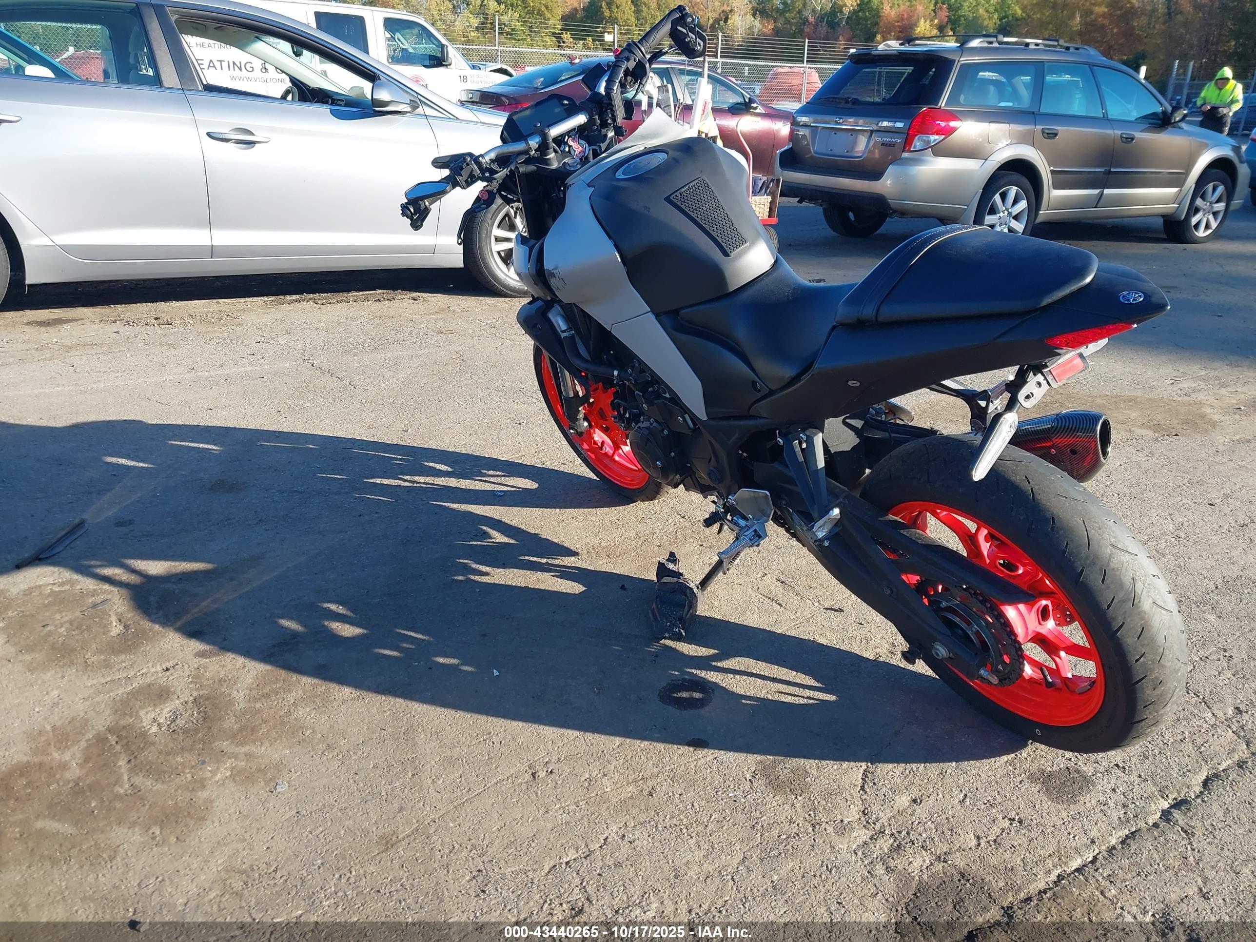 YAMAHA MT-03 image 3