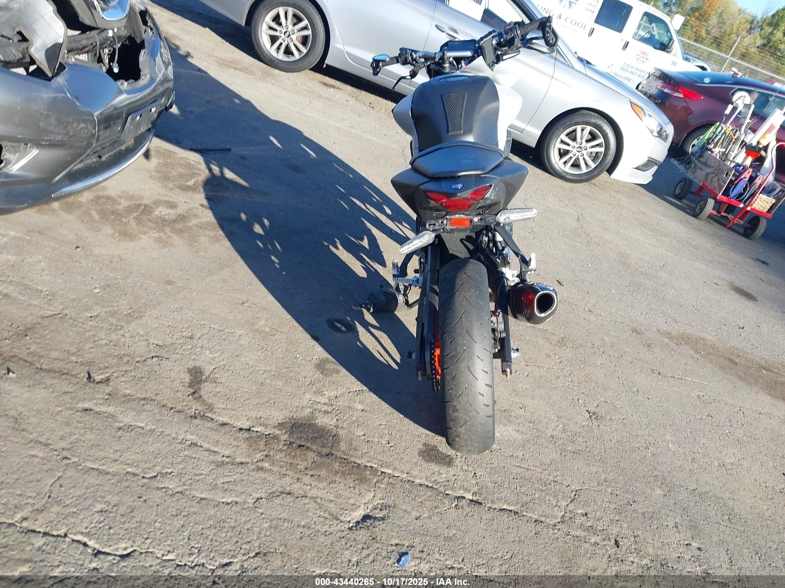 YAMAHA MT-03 image 6