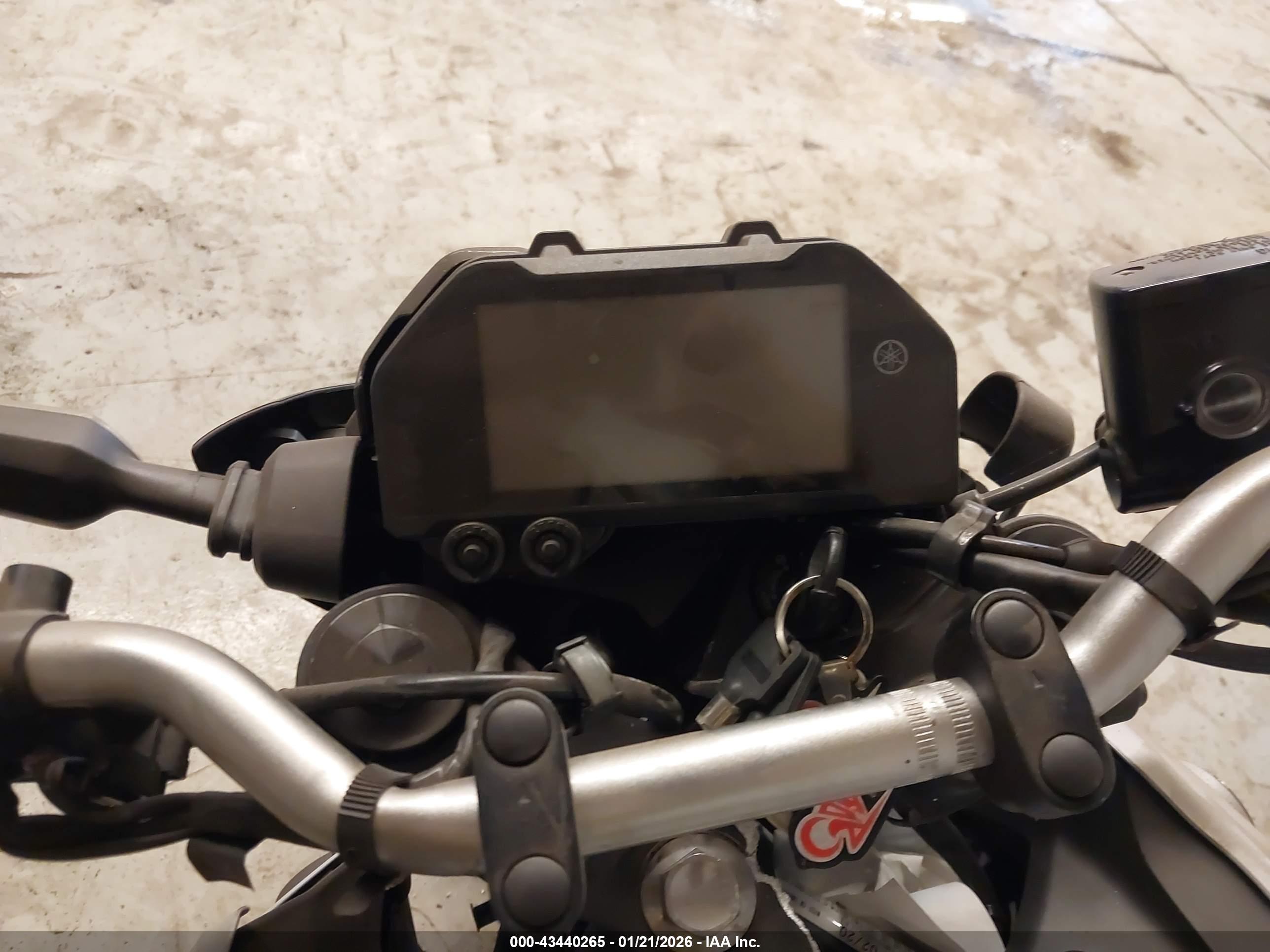 YAMAHA MT-03 image 7