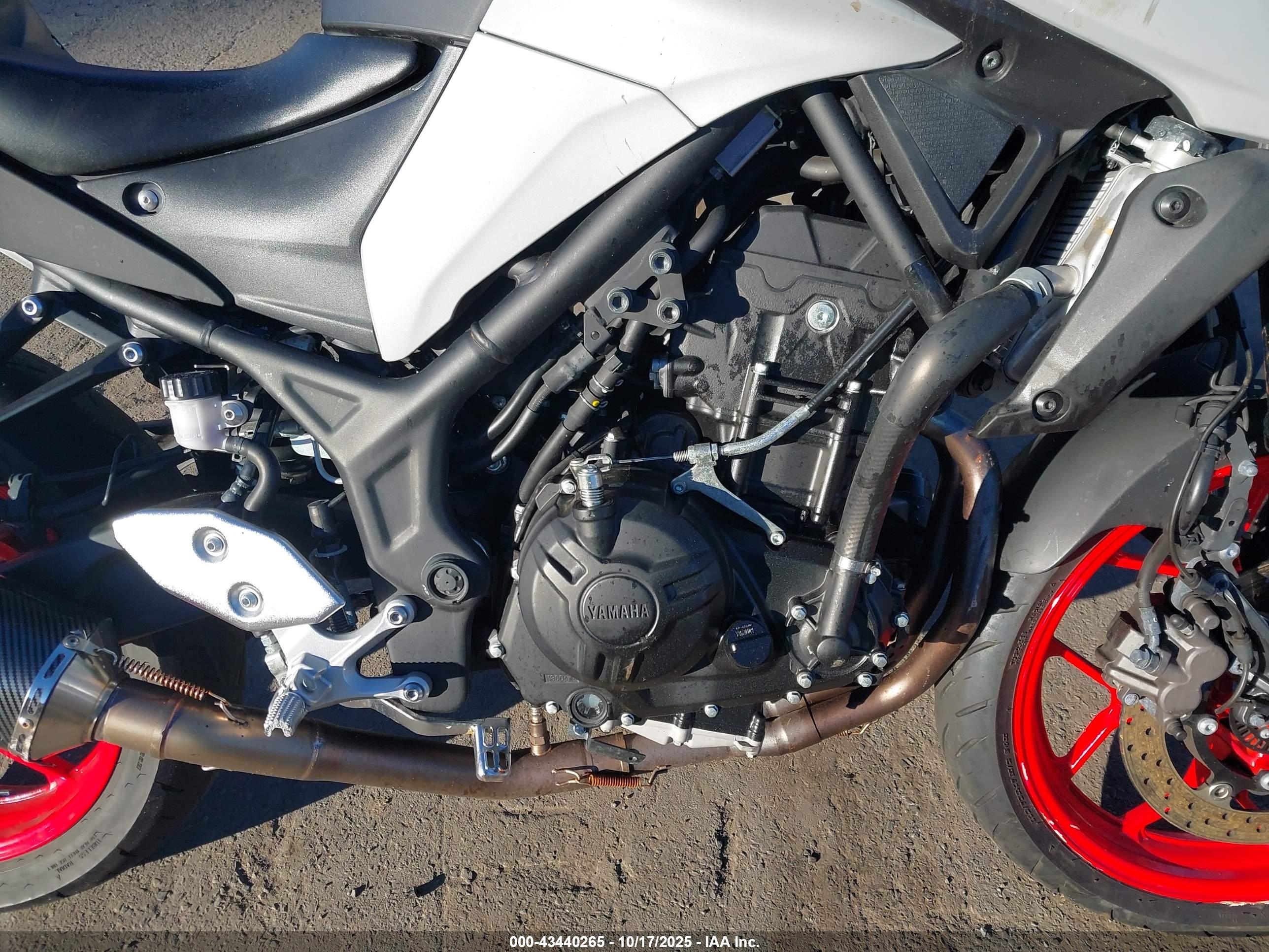 YAMAHA MT-03 image 8