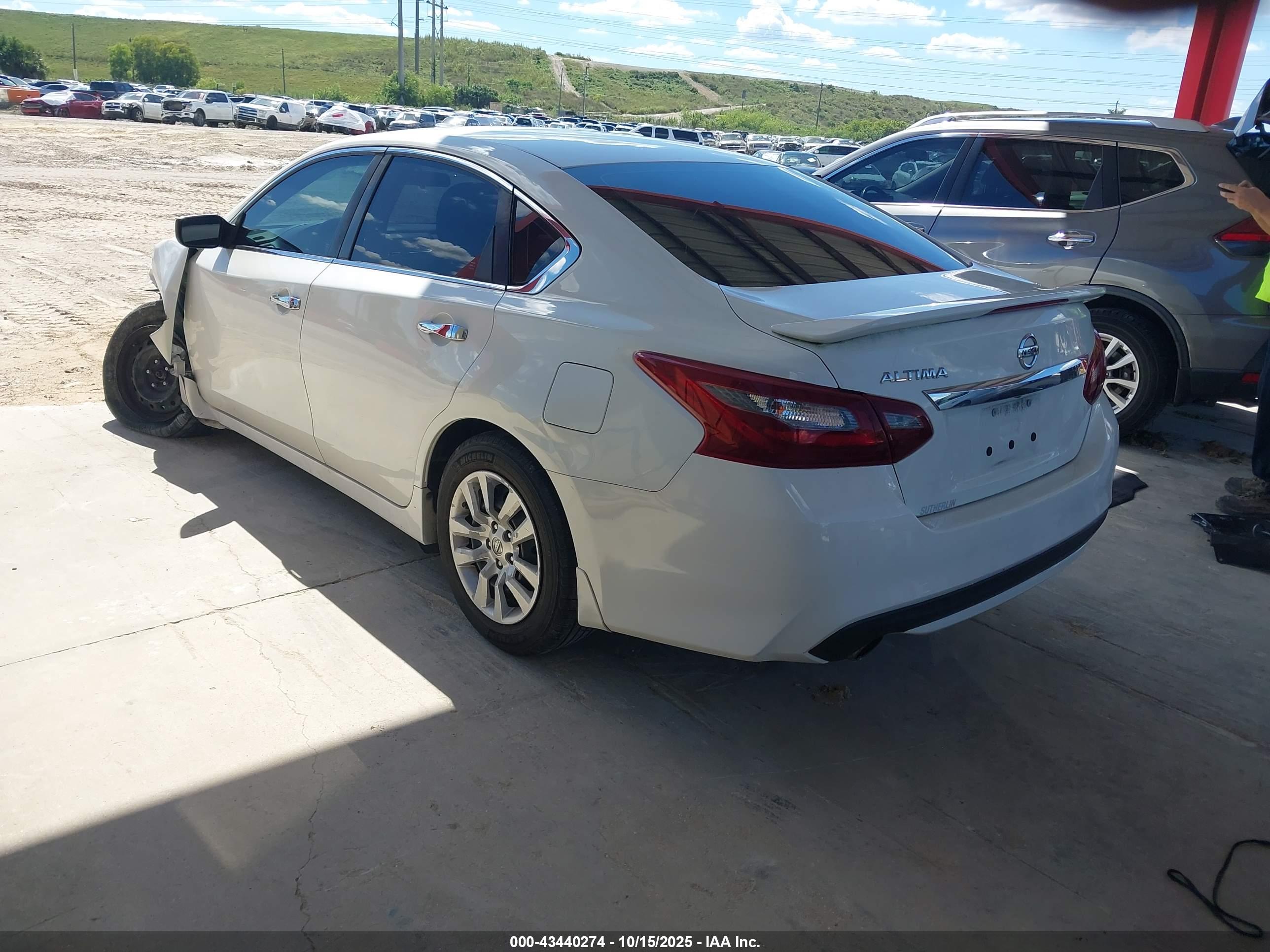 NISSAN ALTIMA image 3