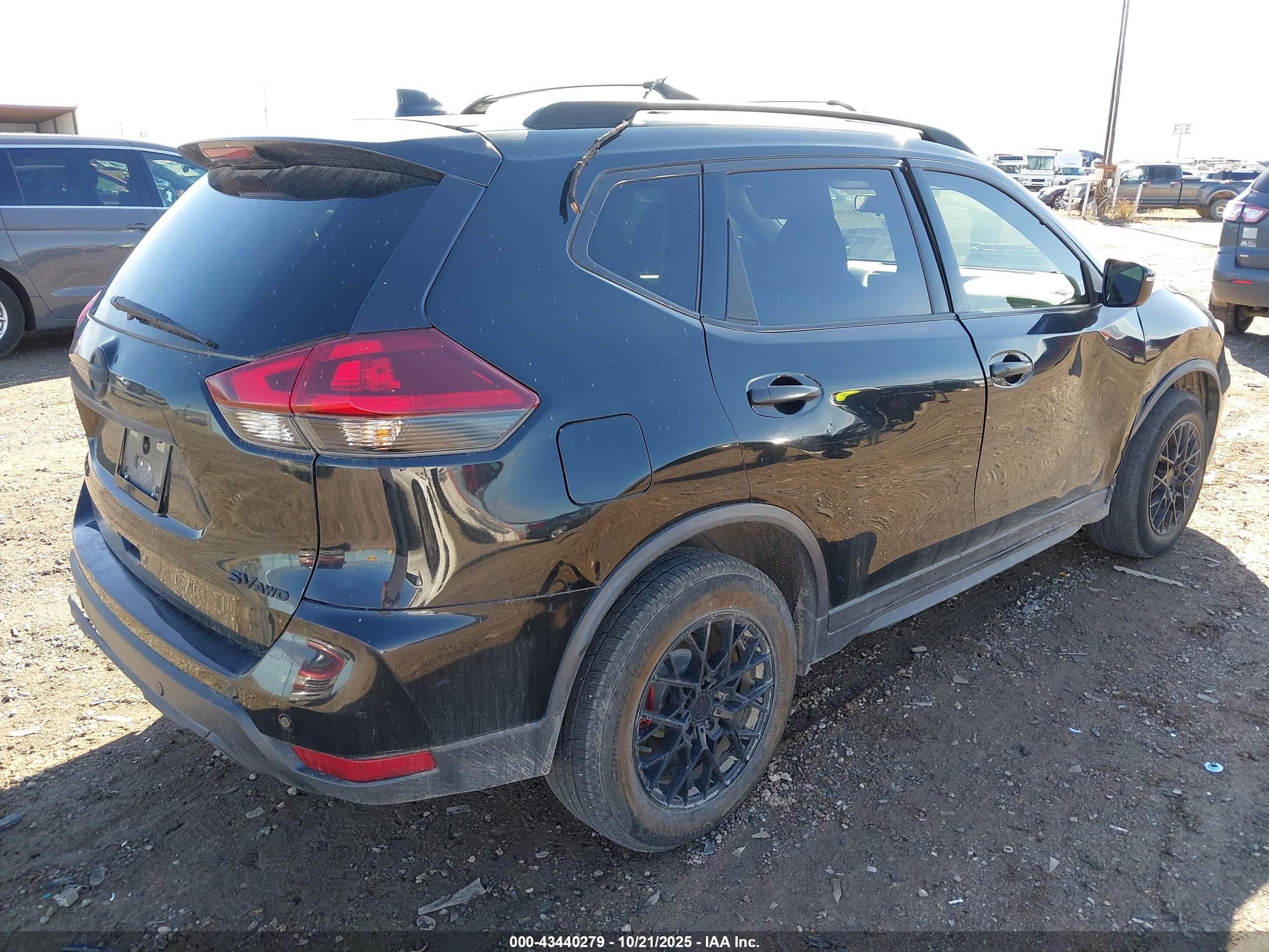 NISSAN ROGUE image 4