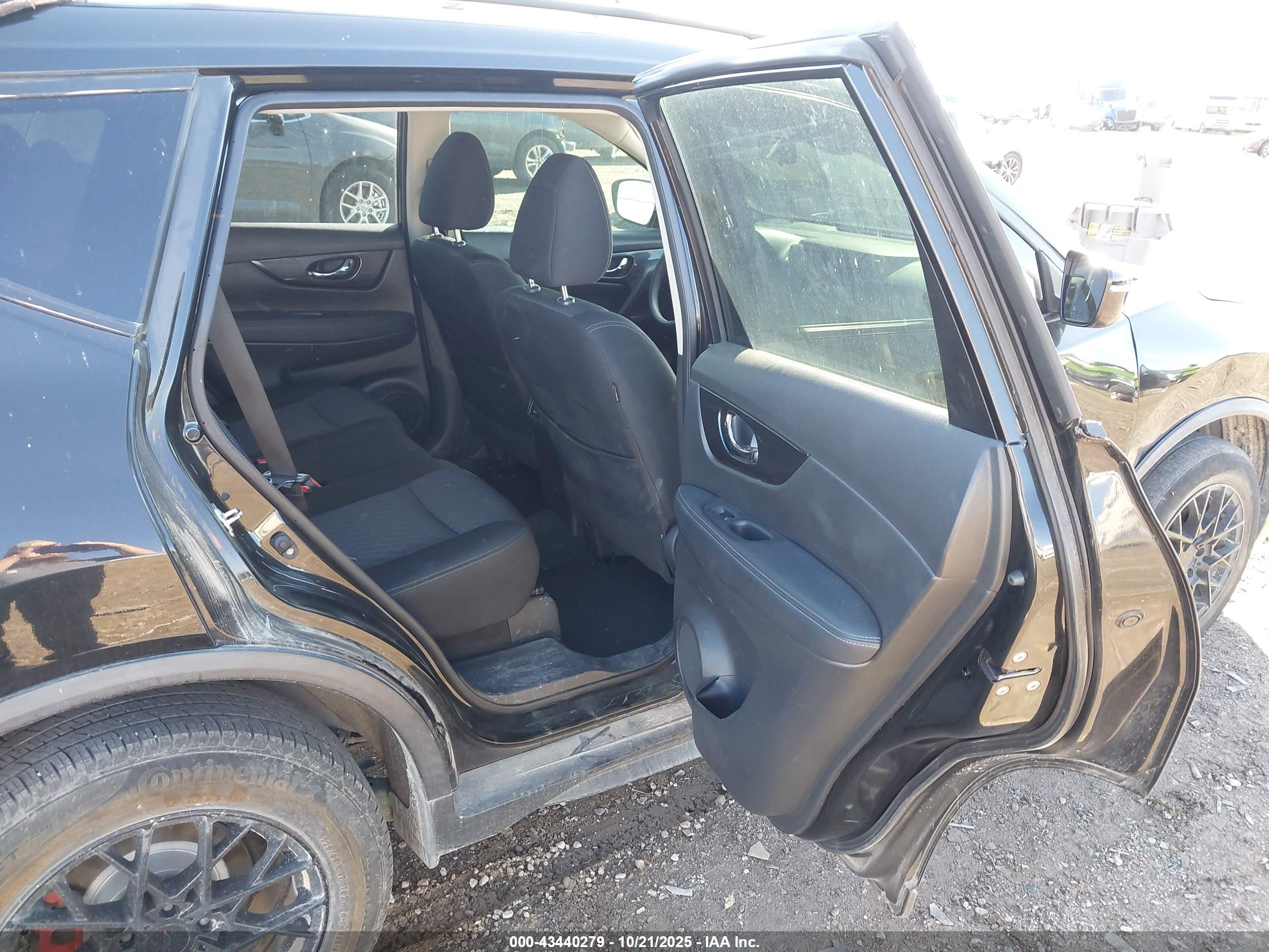 NISSAN ROGUE image 8