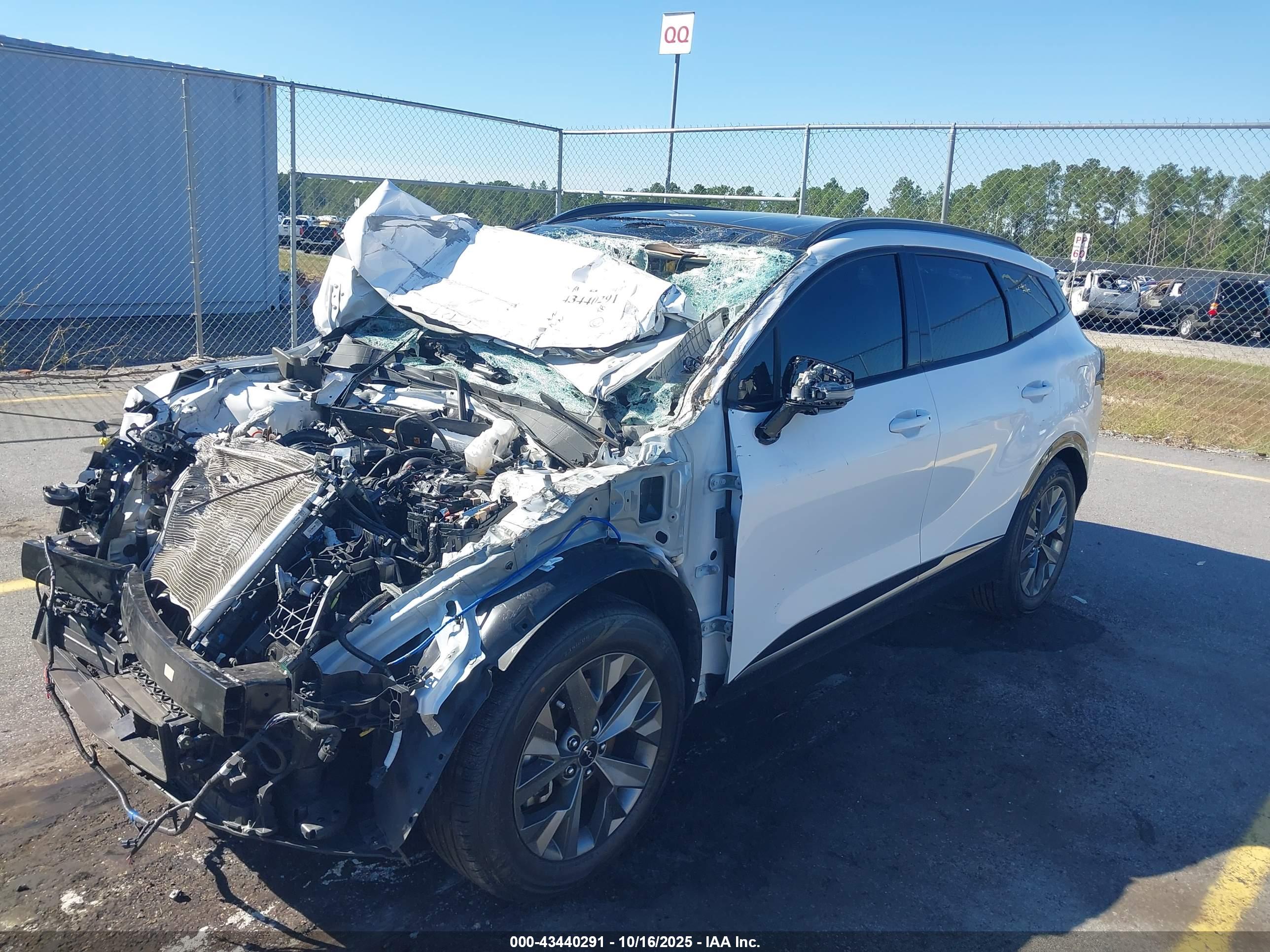 KIA SPORTAGE image 2
