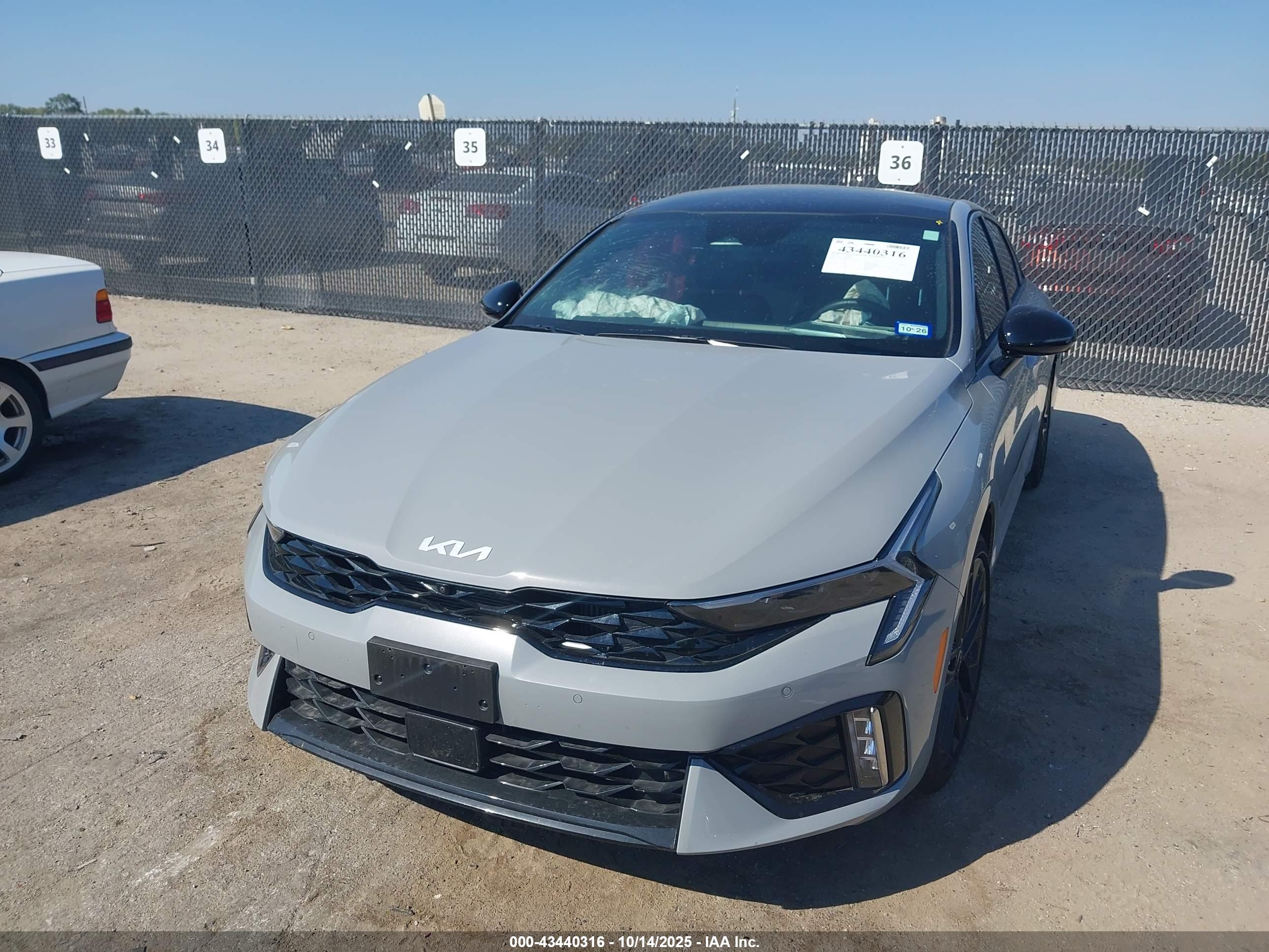 KIA K5 image 2