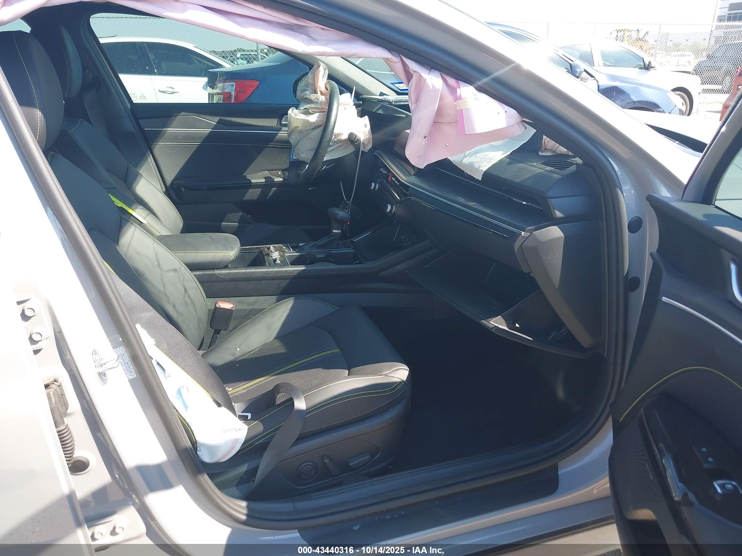 KIA K5 image 5