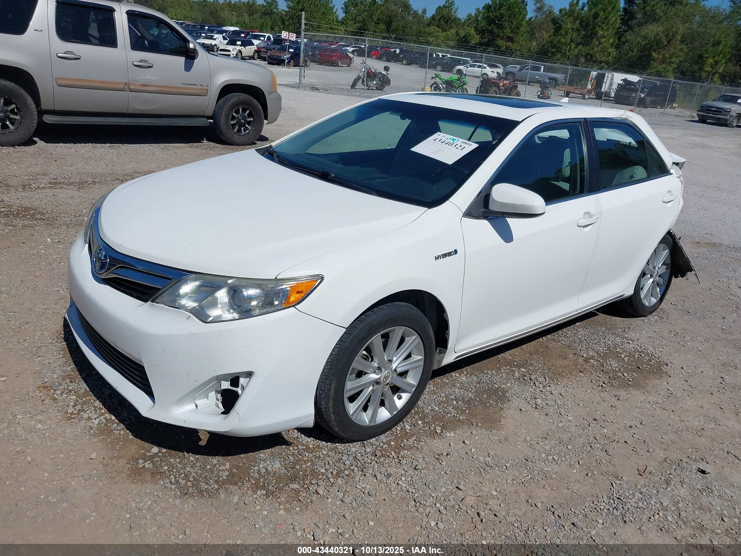 TOYOTA CAMRY image 2