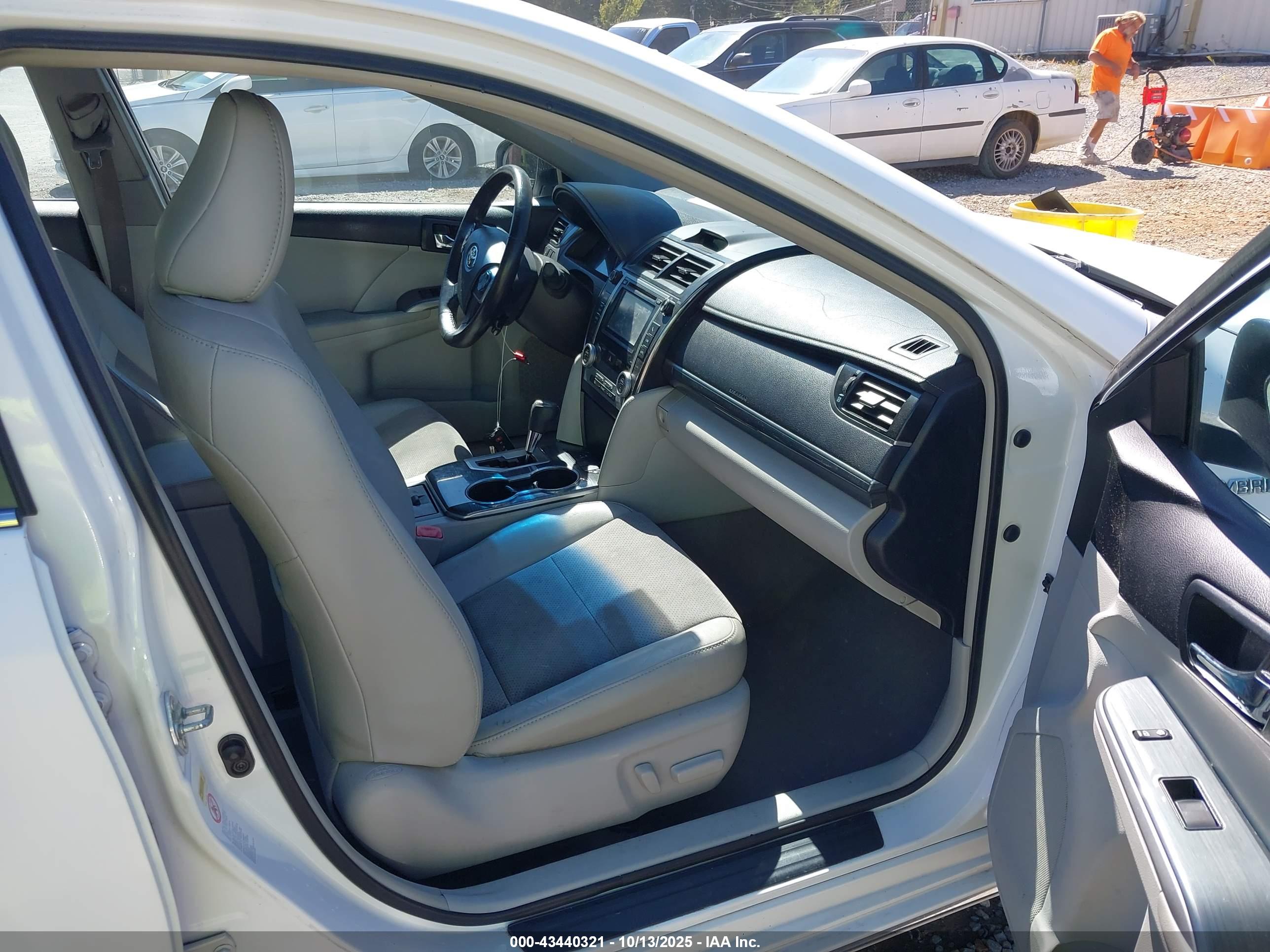 TOYOTA CAMRY image 5