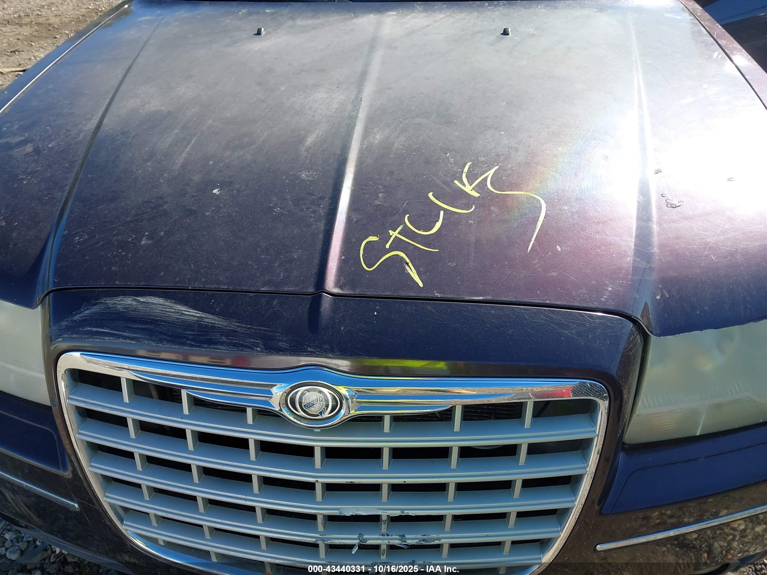 CHRYSLER 300 image 10