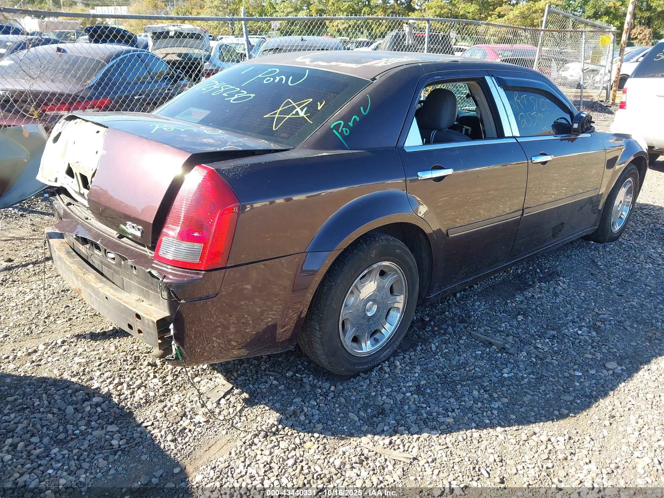 CHRYSLER 300 image 4