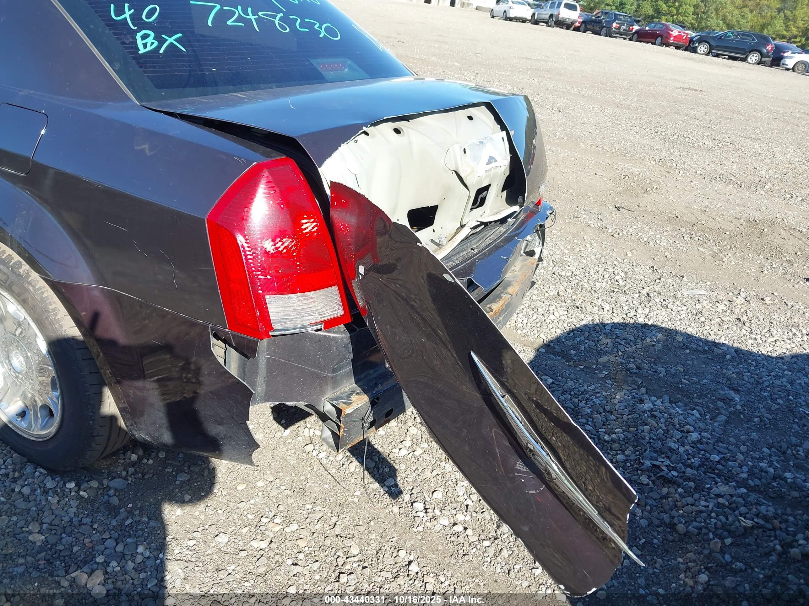 CHRYSLER 300 image 6
