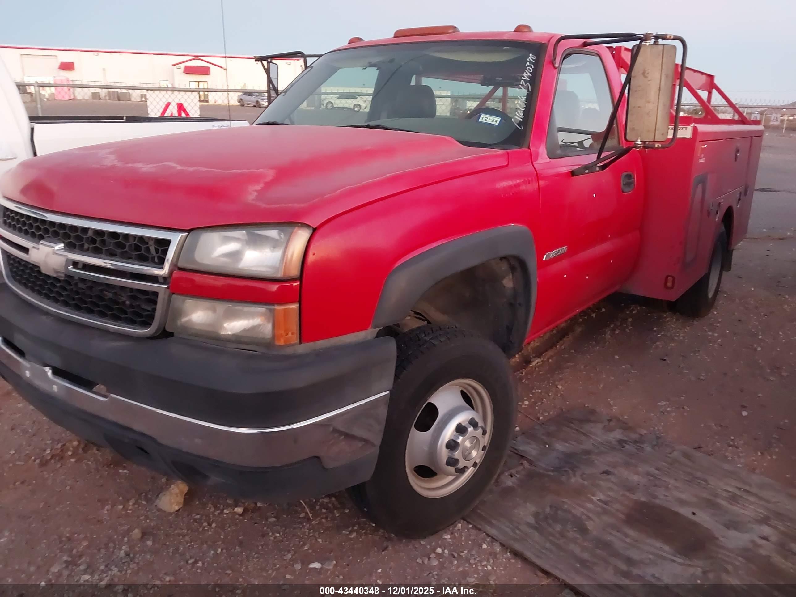 CHEVROLET SILVERADO image 2
